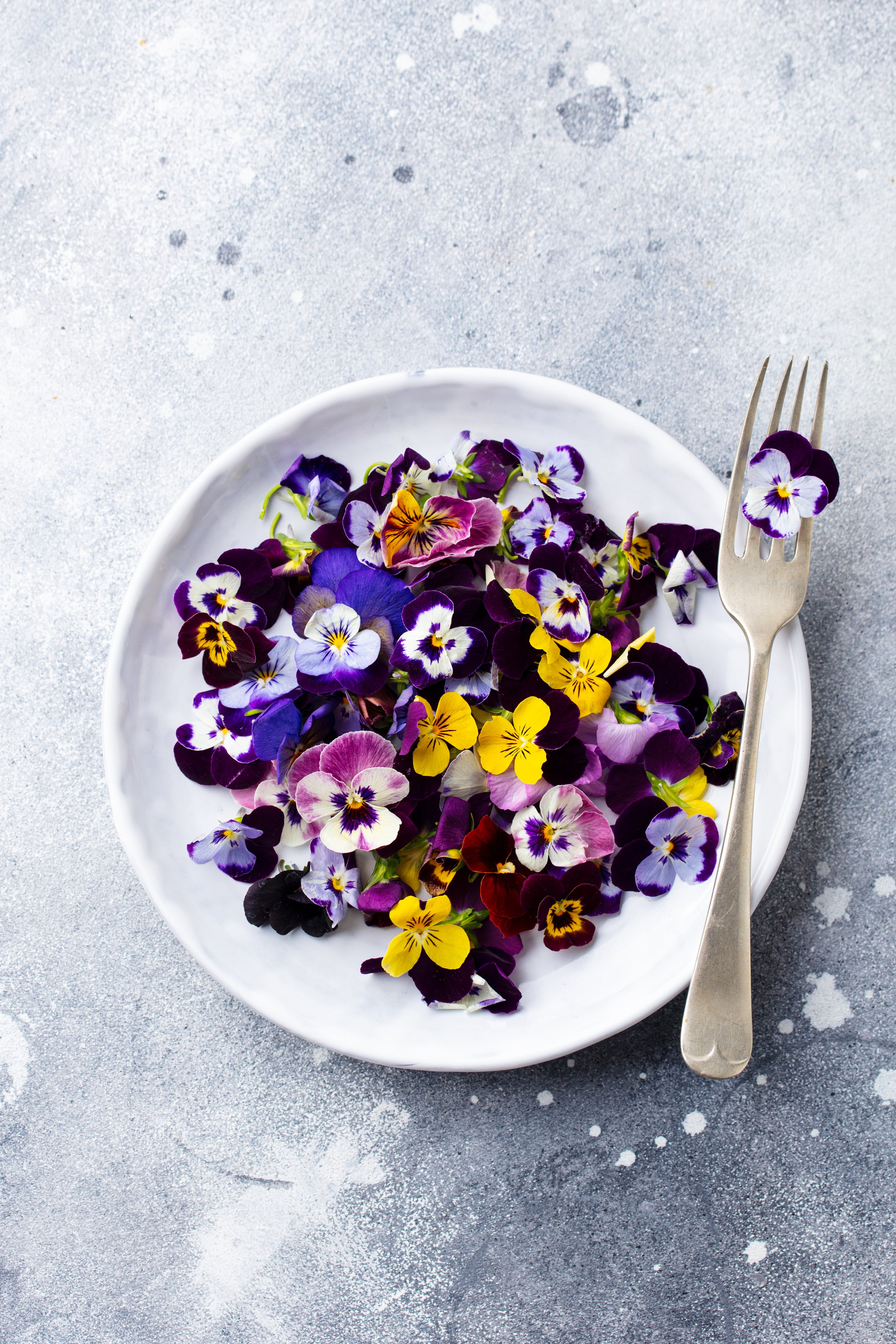 22 Edible Flowers to Grow for Salads and Garnishes - Gardening