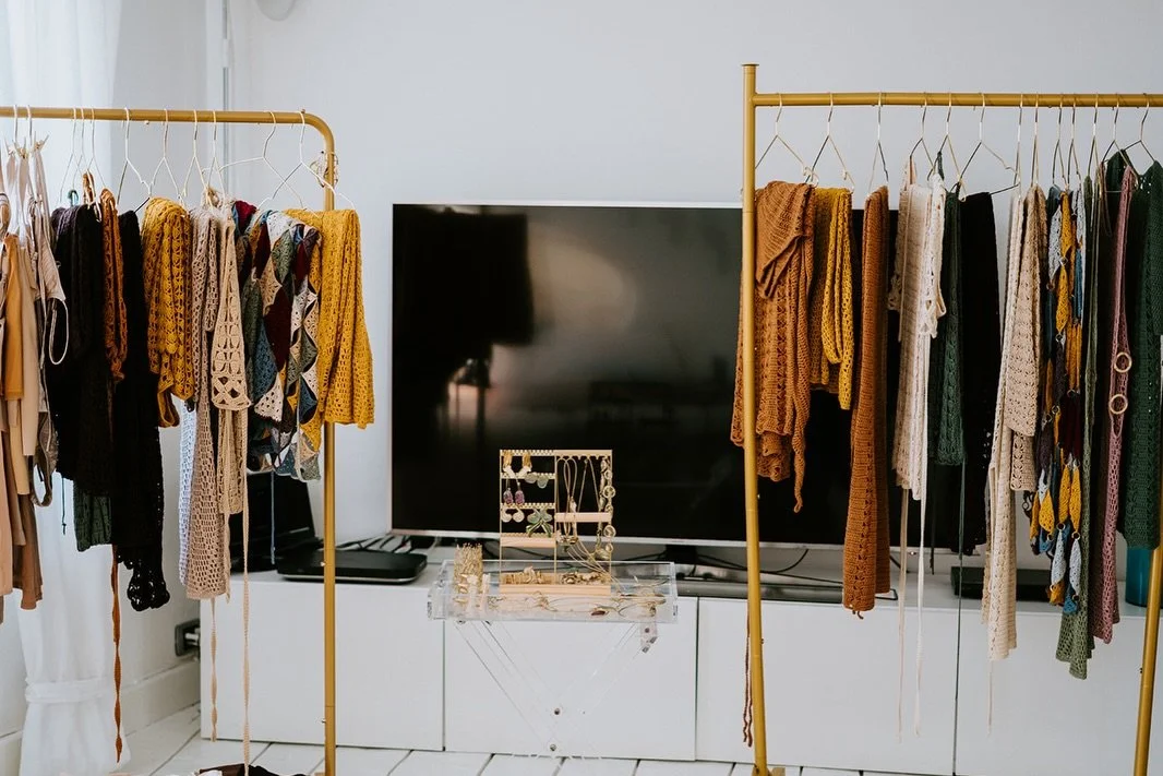 We arrived from different places, but by the end of the evening, we already felt like a community 🫶🏻

Day One: The Welcome 🤍

Before the workshops began, there were arrivals, emotional reunions, beautiful surprises and an entire crochet wardrobe w