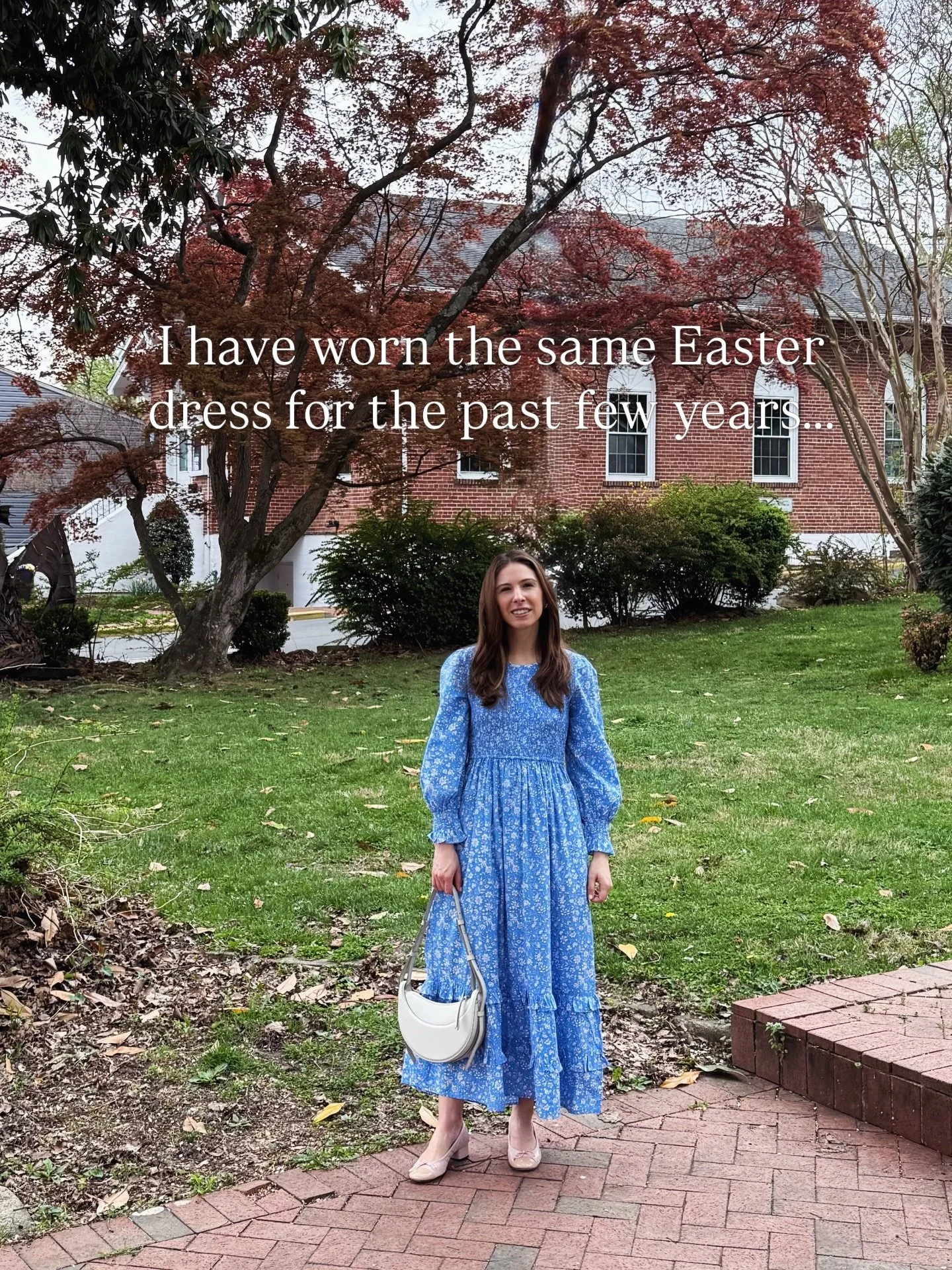 I&rsquo;ve worn this same Easter dress for the past few years&hellip; and I never get tired of it! 

Each year, I style it a little differently.
A different shoe, a different bag, a modern accessory&hellip; small changes that make the outfit feel lik