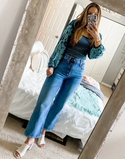 Alexa Morgan wearing Madewell cropped, wide-leg jeans