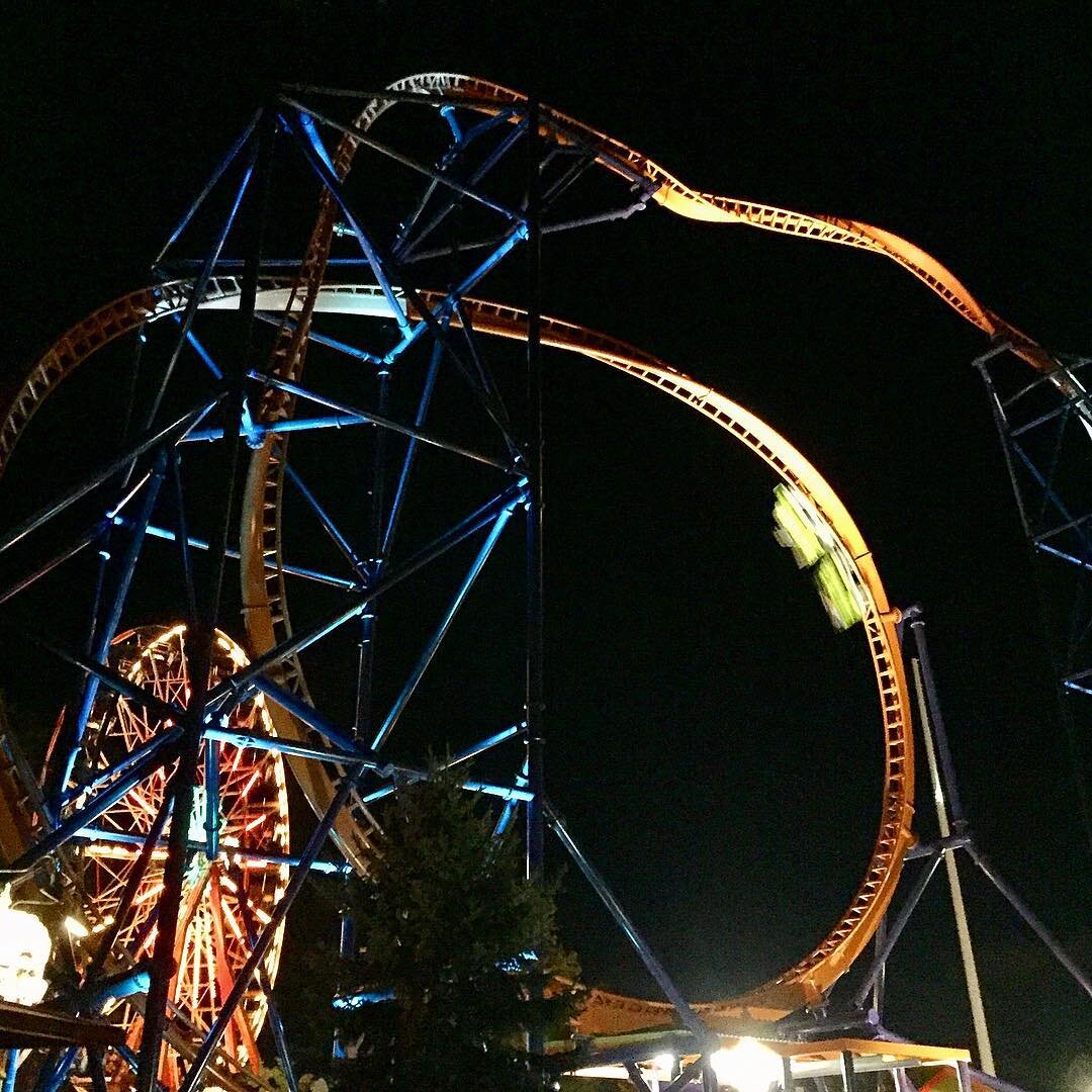 #night #zoom.

#rollercoaster #lakecompounce #nightcoaster