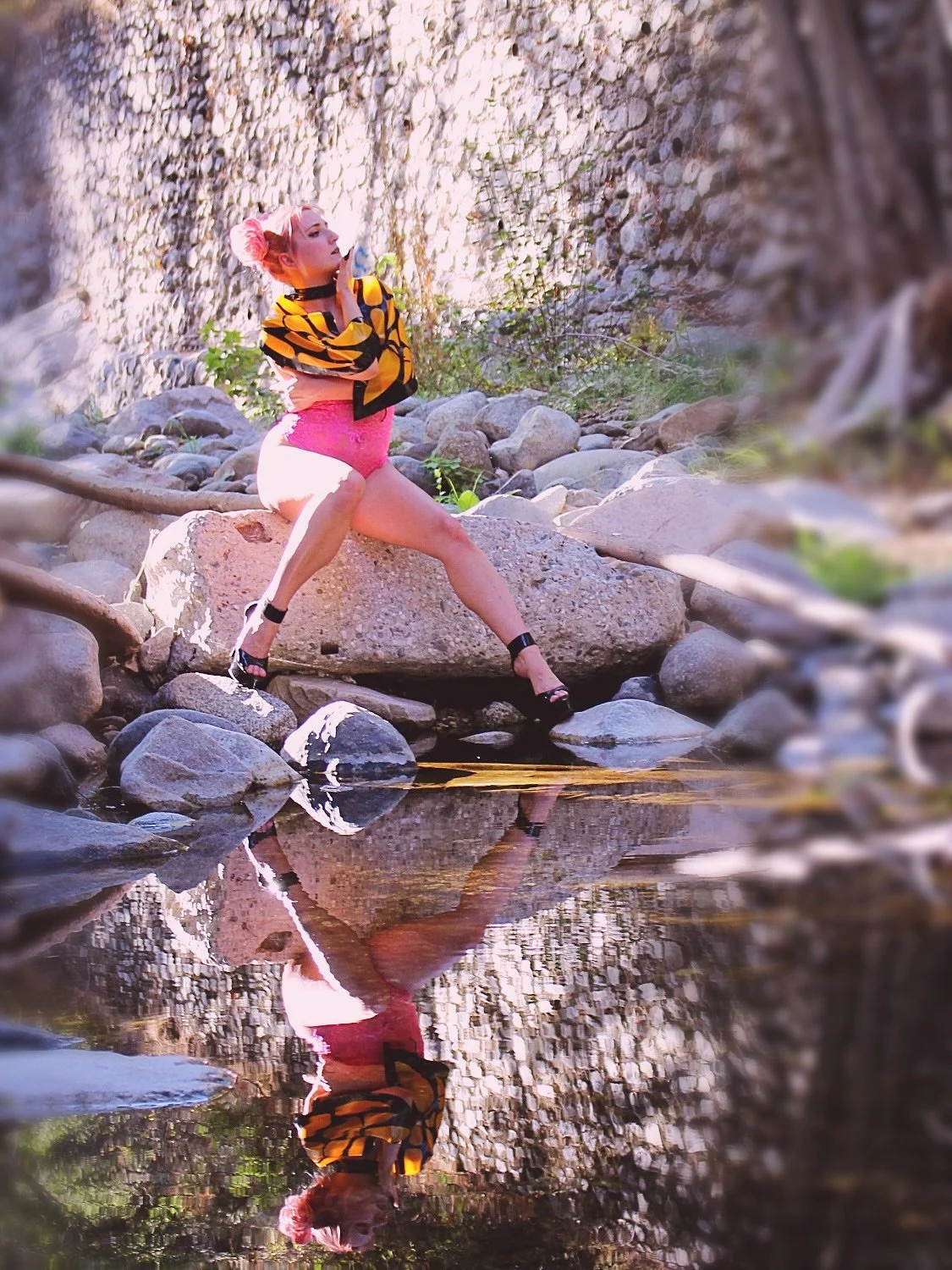 Loved getting to model these wings by @faetexfashion 💗🖤🧡