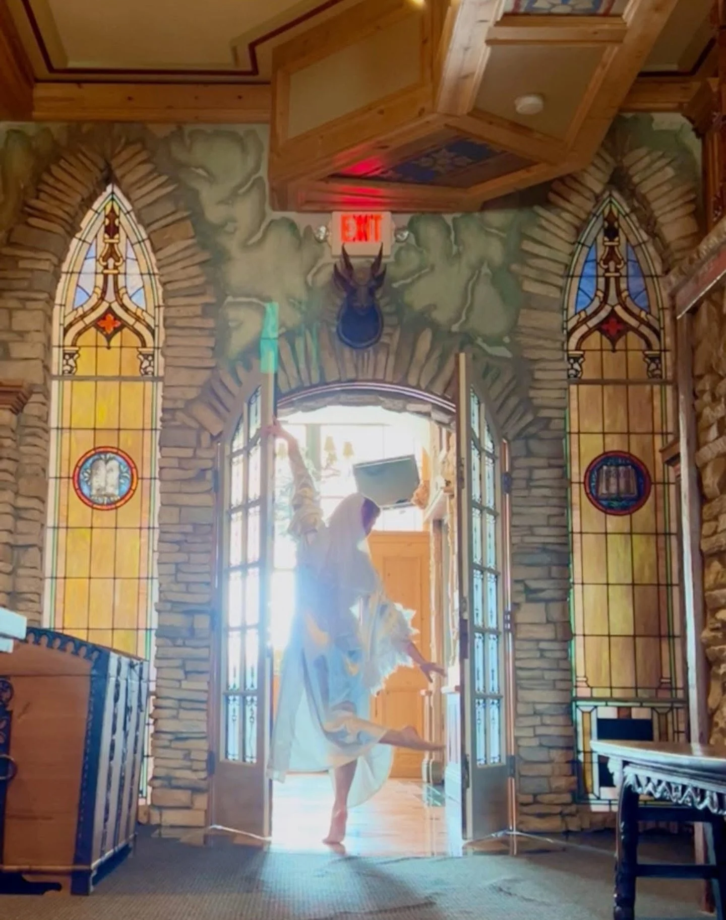 Yesterday flew by but I always try to soak in a few moments just for me. Trying on my veil was one of them 💗