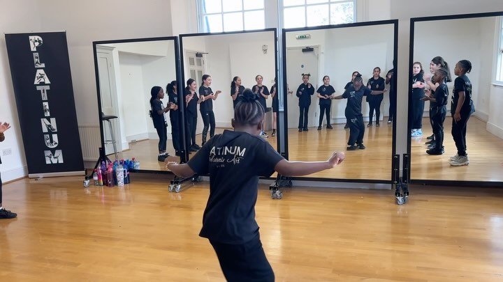 Our group 3 bringing all the energy today with @kyraalewis 🔥➡️ SWIPE FOR GROUPS
-
-
-
-
#platinumteam #northlondon #cultureinenfield #enjoyenfield #edmontongreen #workshop #winchmorehill #enfieldtown #acting #performingarts #musicaltheatre #platinum