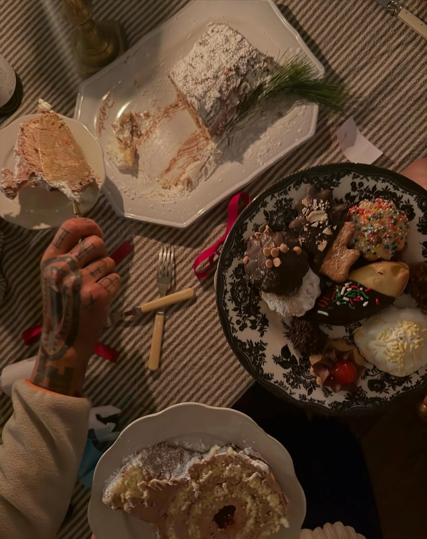 Gatherings big or small and surrounded by love or simply beaming with it is truly the most extraordinary and beautiful way to be. 
Happy Holidays from ours to yours ✨&hearts;️✨&hearts;️