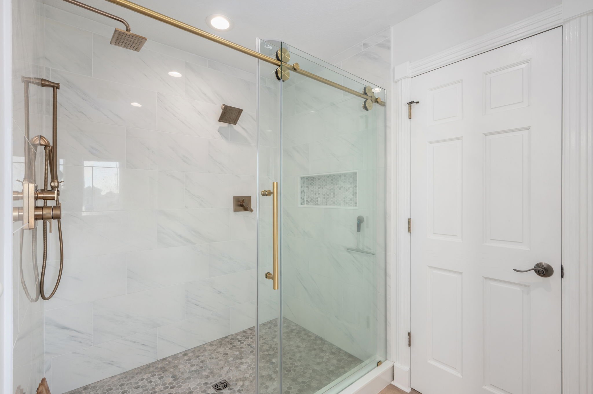 54-web-or-mls-611-Sea-Oats-TL-BR6-Private-Bath-V2.jpg