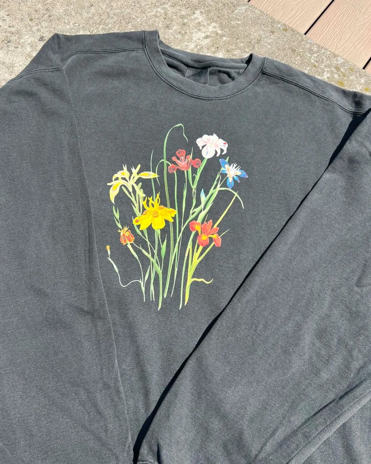 Gray sweatshirt with wildflower bloom