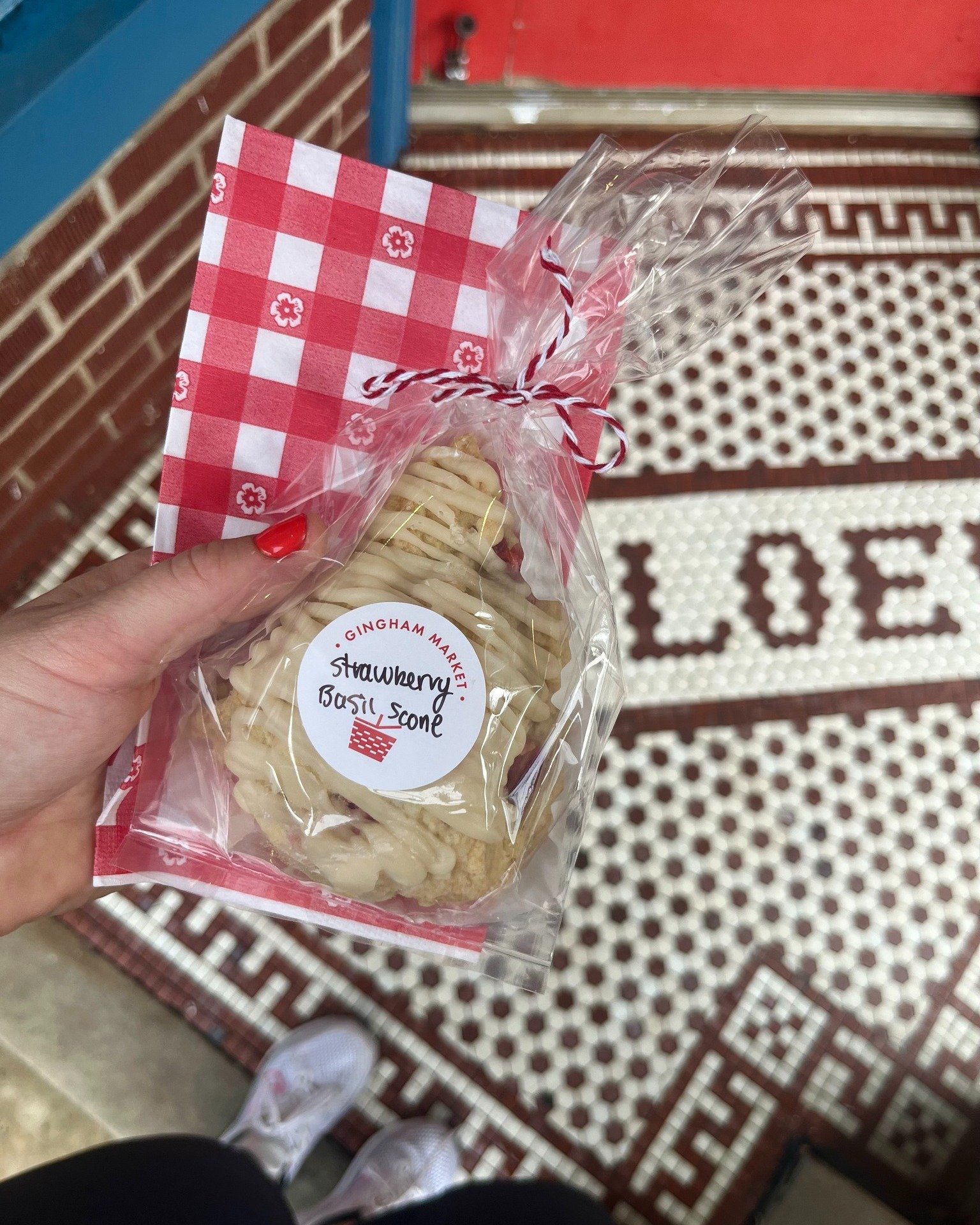 Breakfast to go! Whether you're more of a sweets or savory kind of breakfast person, we've got something to kick-start your morning just right. Quick breads, scones, and breakfast burritos are here to start your morning! ☕ Here is the GRAB &amp; GO m