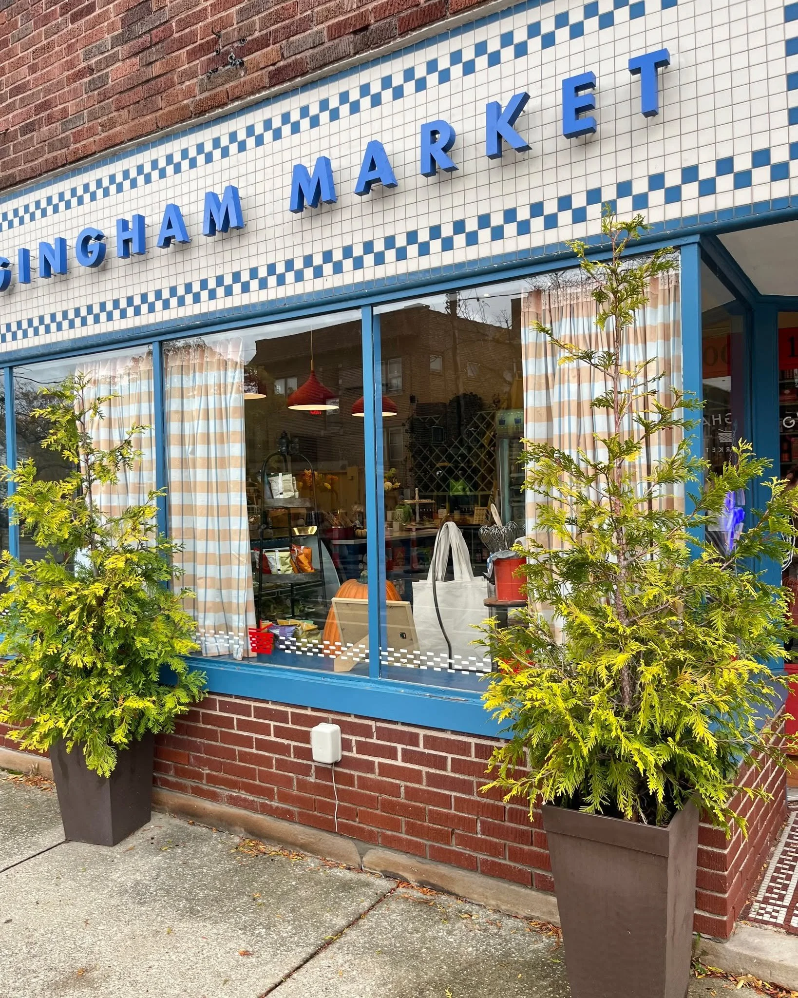 Let’s fall into Saturday together! π§‘ Breakfast sandwiches are made on croissants this morning, fall flavors and treats are sprinkled through the MARKET, and lunch is calling. π₯π§Ί Come spend some of your weekend with us, we're open 9am to 4pm!