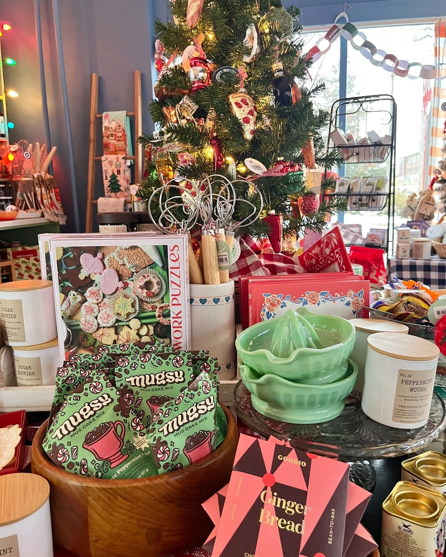 Brrr! ❄ Come warm up with a little cup of Gingham! Don't forget, the Market is open until 6 pm tonight -- swipe for the 12/4 GRAB &amp; GO menu. See you soon! 💙 #ginghammarket