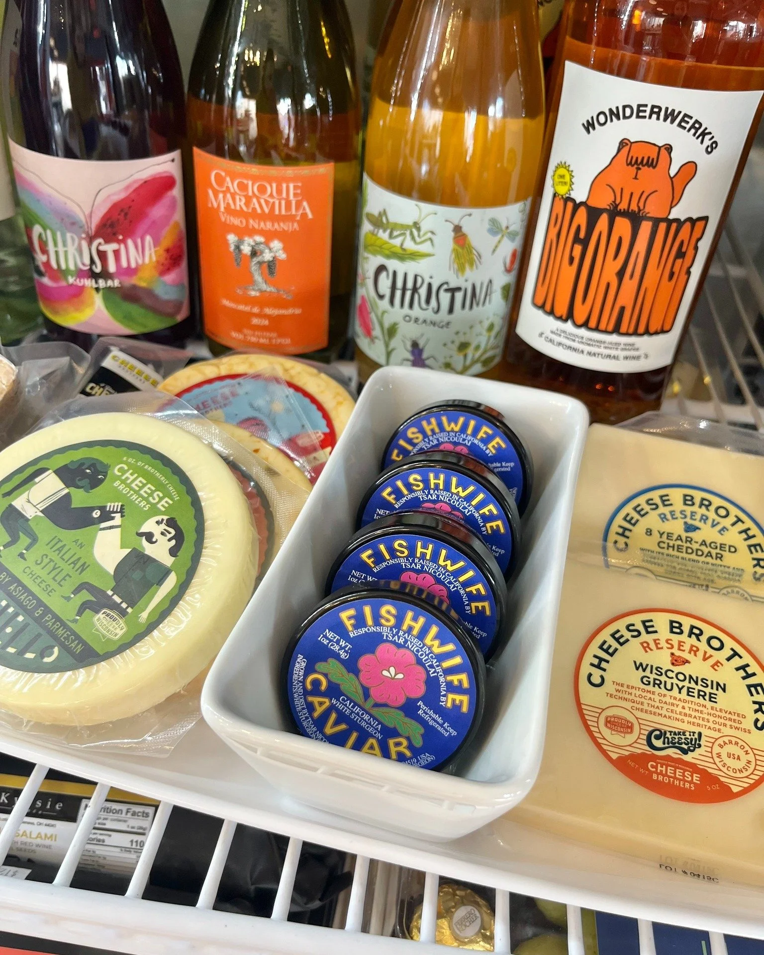 It's the first official weekend of holiday shopping in the MARKET! There is much to explore, including new @fishwife caviar near the wine, nostalgic cookbooks, fun foodie finds, local chocolates like @sweetbeancandies and @mitchellschocolates,  and a