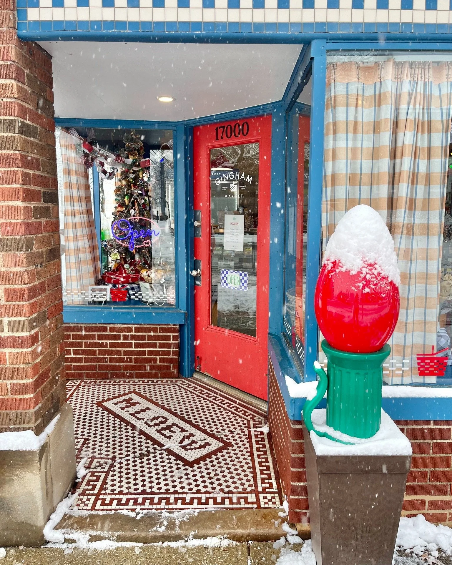 A busy weekend deserves to start with breakfast sandwiches at GINGHAM! 💙 White Chicken Chili is warm in the crock, lunch is ready when you are, and the MARKET is open 9am to 4pm. 

Only three Saturdays left to shop with us this year &mdash; come soa