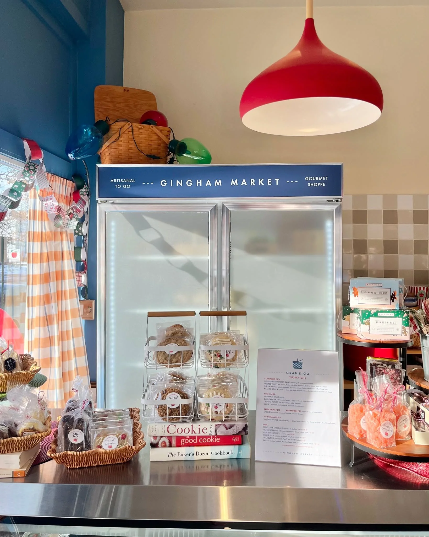 A Tuesday full of good cheer &mdash; the GINGHAM kind! 💙 Come in for our tasty GRAB &amp; GO, the team is here until 4pm. #ginghammarket