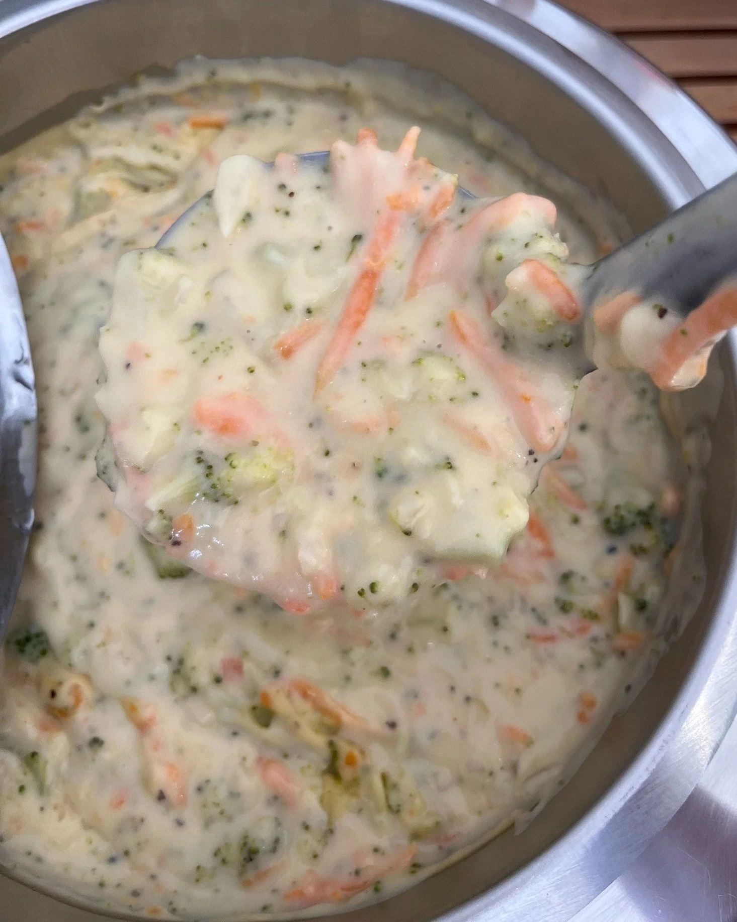 A new week in the MARKET means fresh new bites sprinkled throughout our daily Grab &amp; Go menus. Broccoli Cheddar Soup and our Turkey &amp; Provolone make the perfect combo for your Tuesday! 🥪💙 #ginghammarket