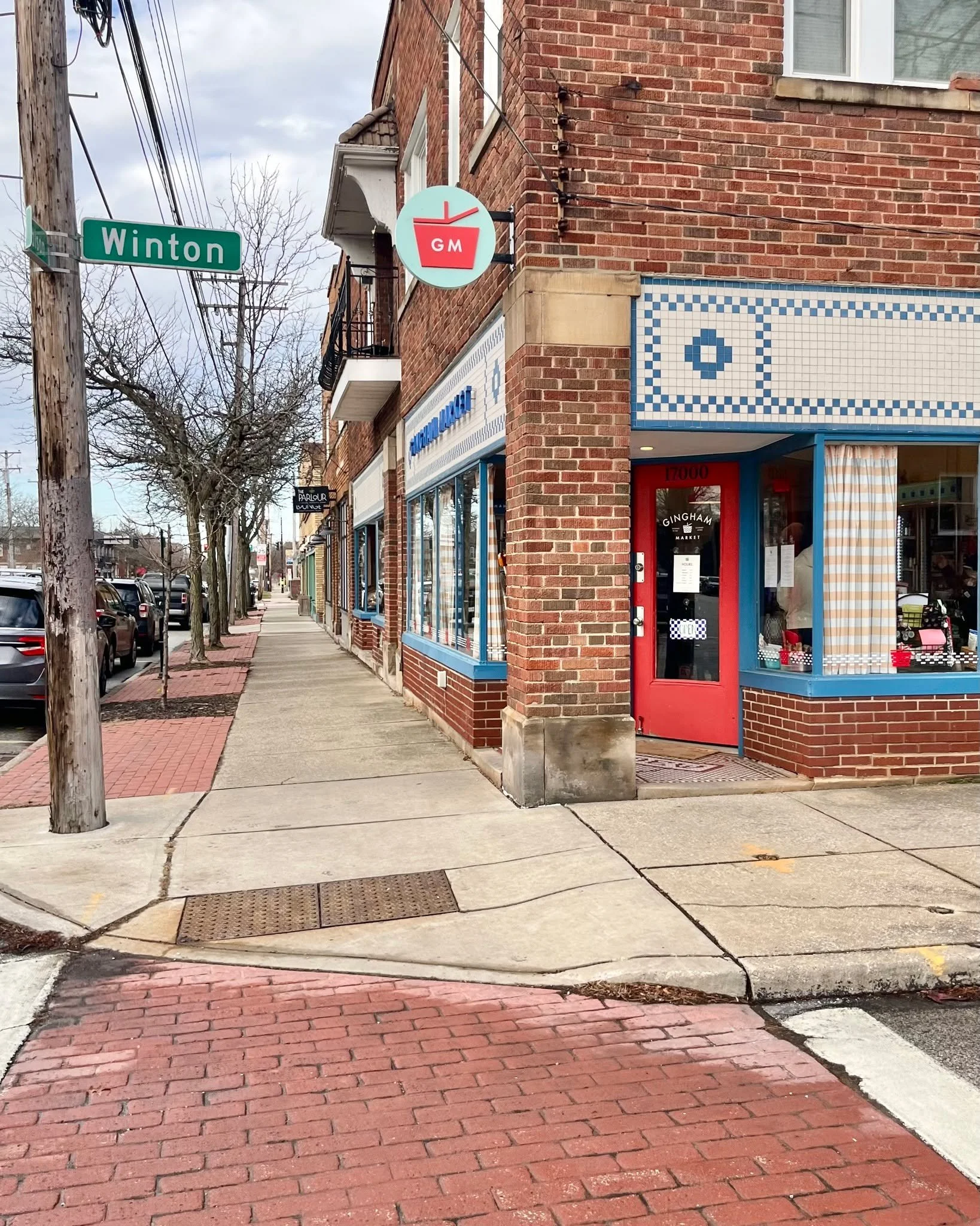 We're loving this little taste of Spring! 🌷🥪 Soak in the weather and take a stroll to the MARKET for lunch to go. Thursday's menu features include our California Grilled Chicken sandwich, Falafel Wrap, and Hot &amp; Sour Mushroom Soup. The team is 