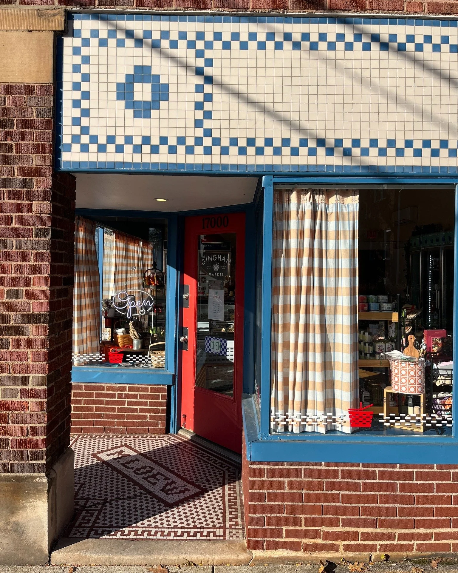 Good Morning! 💙 Breakfast bagels have returned, and you don't want to miss this lunch sandwich lineup. Here is the Saturday 2/21 GRAB &amp; GO menu&mdash; breakfast is available 9am to noon, and everything else until 4pm or sold out! 🧺 #ginghammark