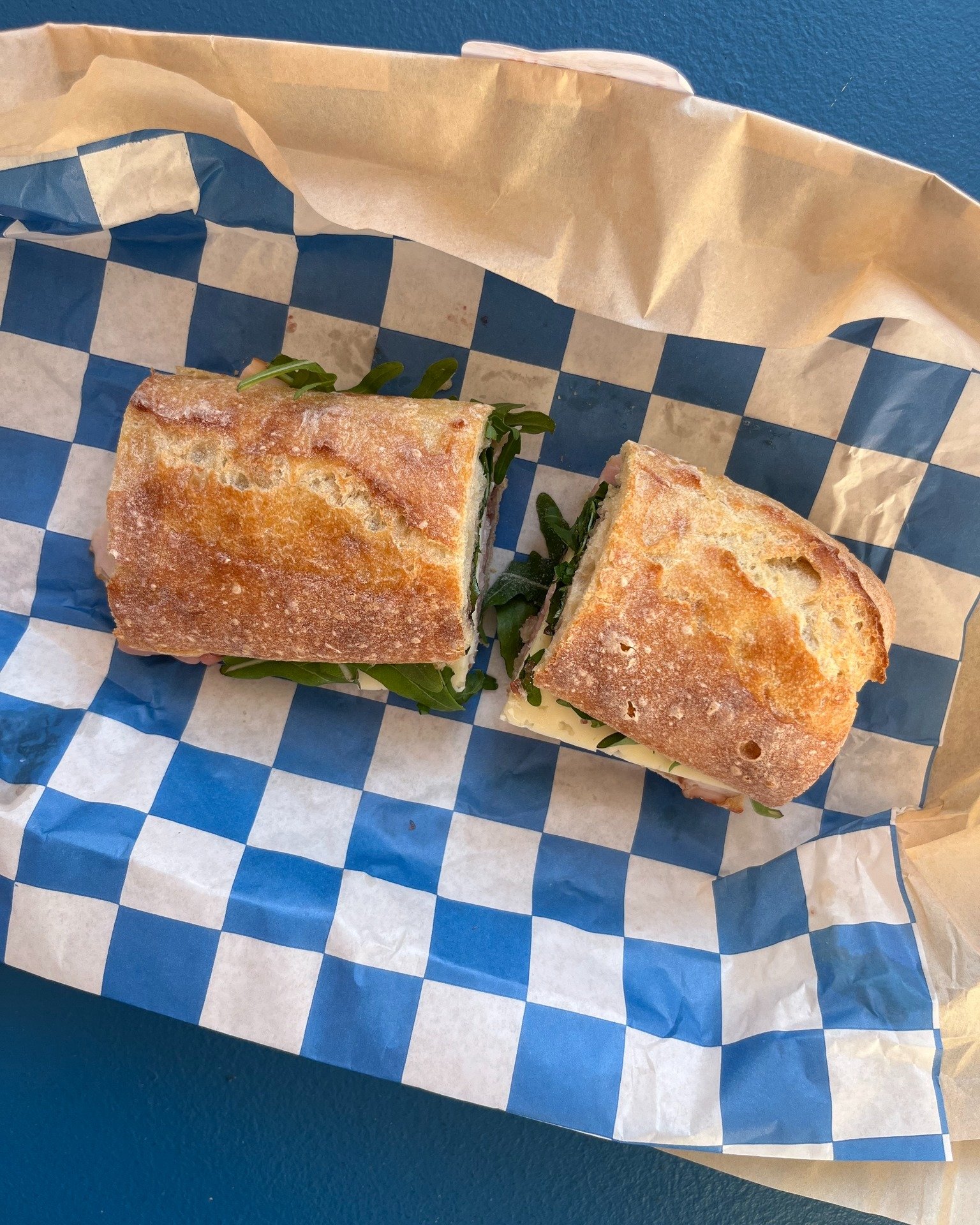 It&rsquo;s Friday, and today's grab &amp; go is looking too GOOD. 💙🧺 The case is stocked with fresh sandwiches, salads, and sweet treats to carry you into the weekend. The MARKET is open 10am to 6pm -- we can't wait to see you! 

📷: Ham &amp; Hava