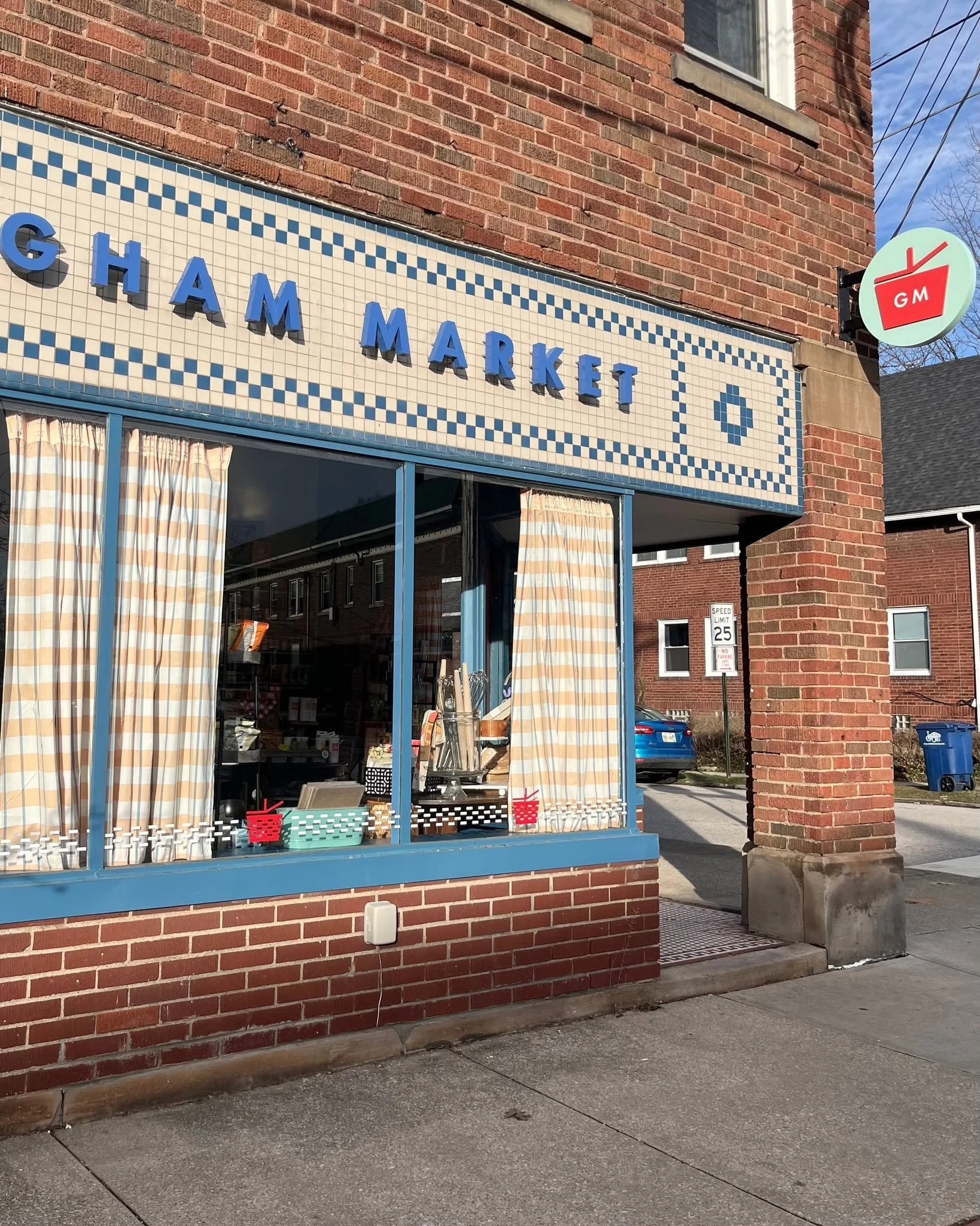 WEDNESDAY! 💙 Smoked Turkey or Tuscan Grilled Chicken &mdash; you really can&rsquo;t go wrong. Lentil Soup is simmering, the MARKET team is here until 4pm! #ginghammarket