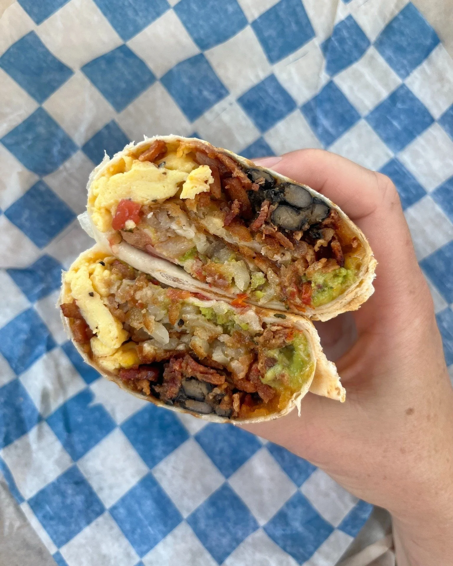 A little rain can&rsquo;t stop a good market day. 🌧️🌯 Stop by this morning for a breakfast burrito and start your Saturday the right way before the showers roll through! Here is the Saturday 3/7 GRAB &amp; GO. ➡ #ginghammarket 

🥣 No Hot Soup Toda