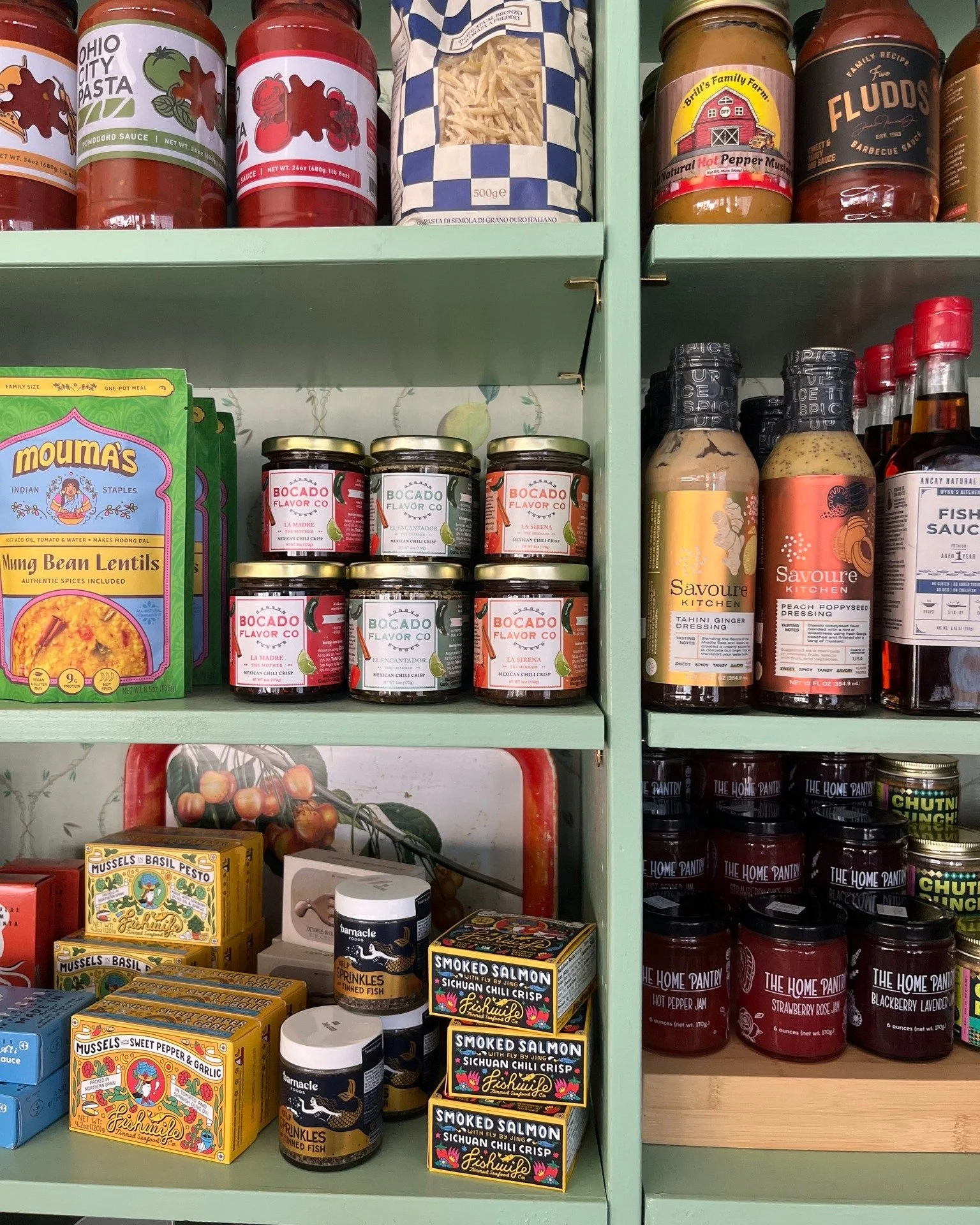 Pantry staples and new favorites. Our team loves sourcing a thoughtful mix of new makers and tried-and-true staples. 🥫🧺

New makers to try:@bocadoflavorco, @barnaclefoods, and @wynnskitchen
Pantry staples to restock: @eatmoumas, @savoure_kitchen, a