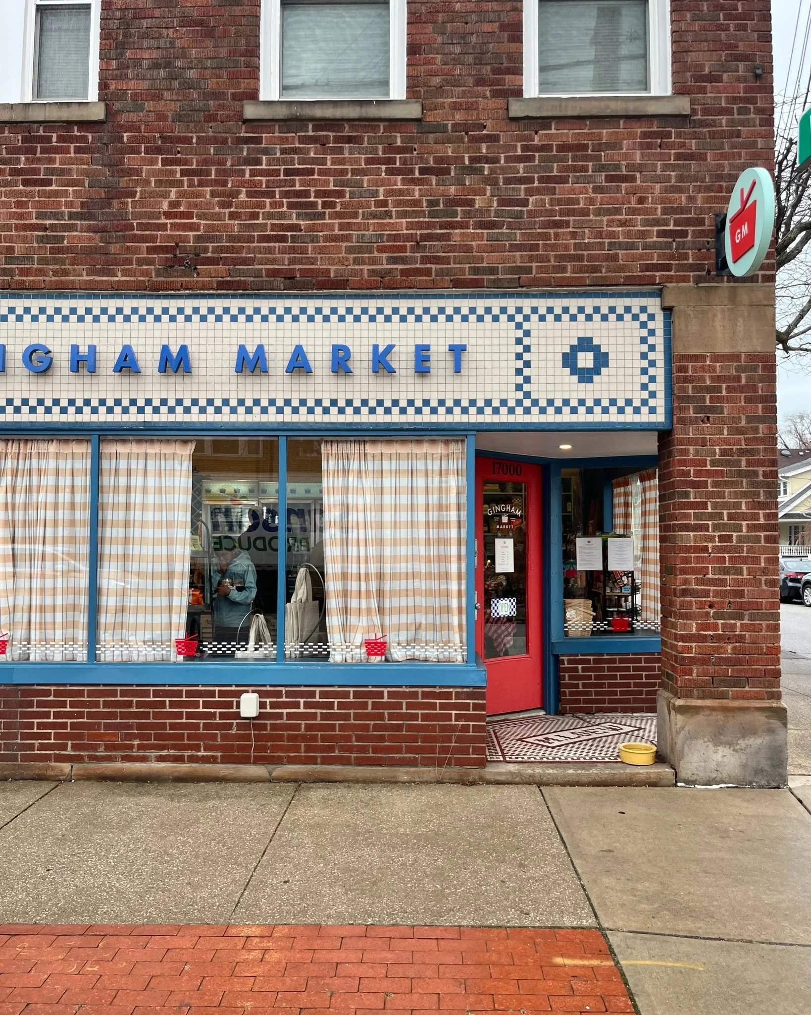 Morning, friends&mdash;happy Saturday! 🧺 Breakfast wraps are on the menu this morning, come start the day at the Market! Open 9am to 4pm. 💙 #ginghammarket