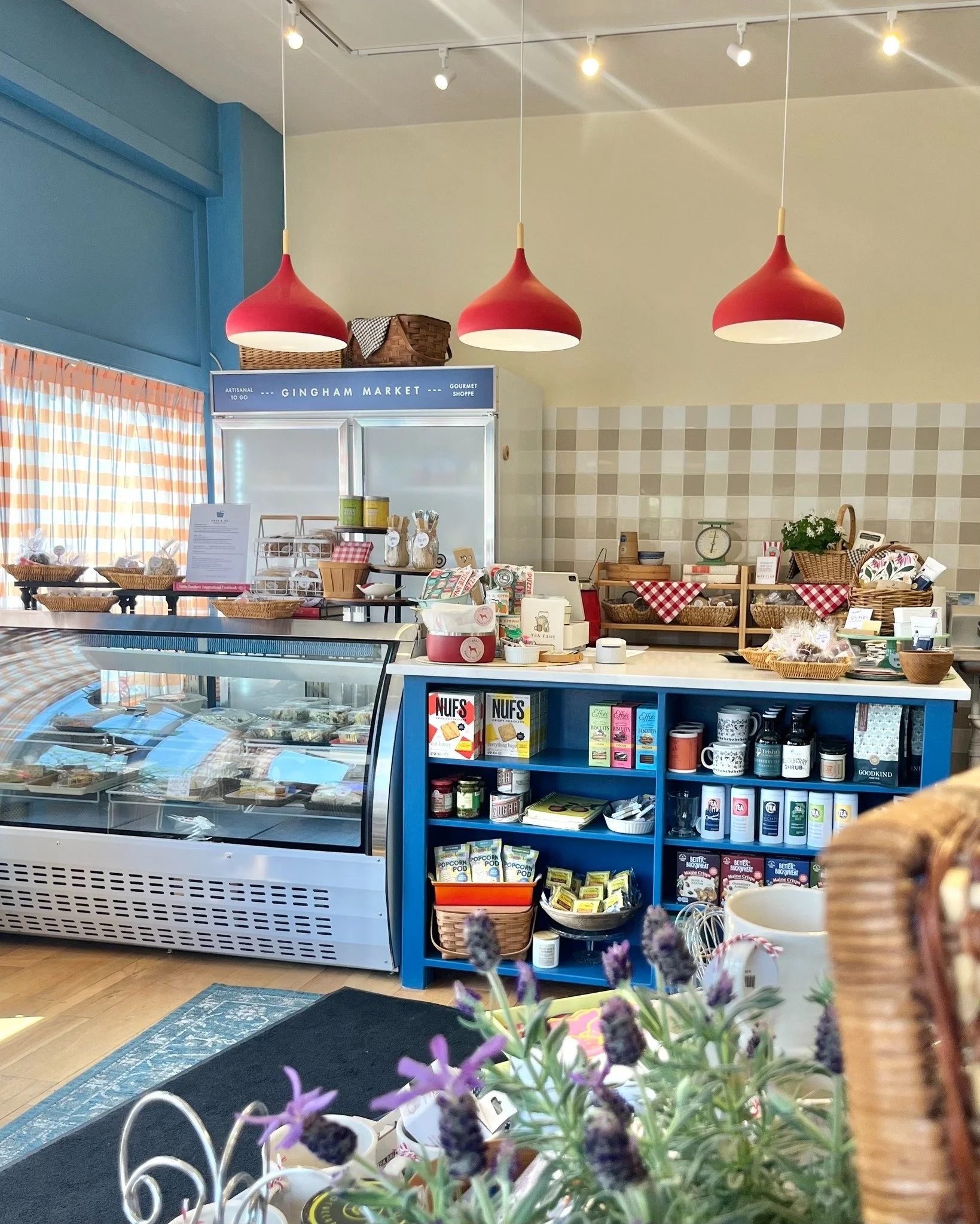 Spring Minestrone soup, Tuscan Grilled Chicken, and Broccoli Salad are just a few of the highlights on today's GRAB &amp; GO menu. 🧺 Stop in Tuesday crew, we're open 10am to 4pm! #ginghammarket