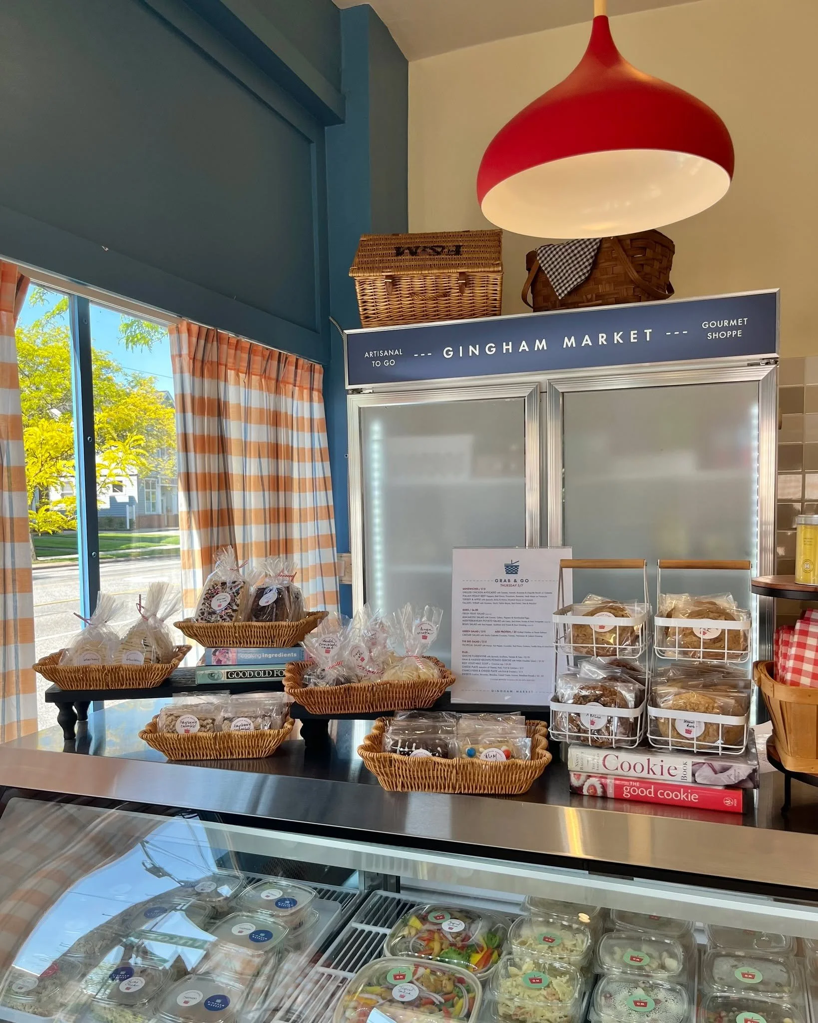 The week before Memorial Day always feels like the unofficial start of summer. ☀️💙
A little sunshine, a little heat wave, and the MARKET shelves stocked for the long weekend ahead. 🧺 Swipe for the Tuesday 5/19 GRAB &amp; GO, available 10am to 4pm, 
