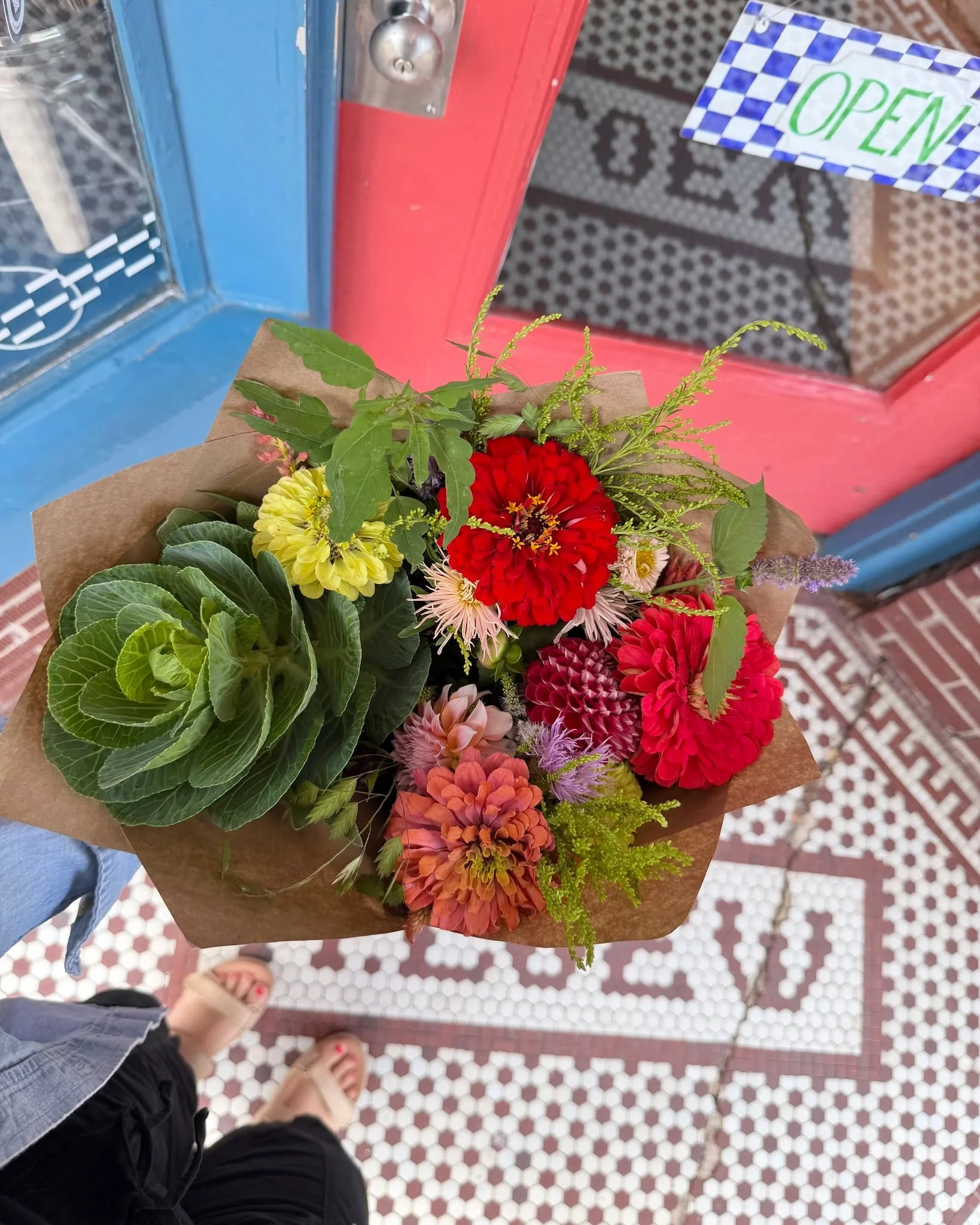A little midweek pick-me-up. 💐💙 Fresh flowers, a MARKET full of good things, like today's BBQ Grilled Chicken Club. Stop by, treat yourself to lunch, and make your Wednesday a little brighter. Swipe for our 8/19 GRAB &amp; GO menu; we are open 10am