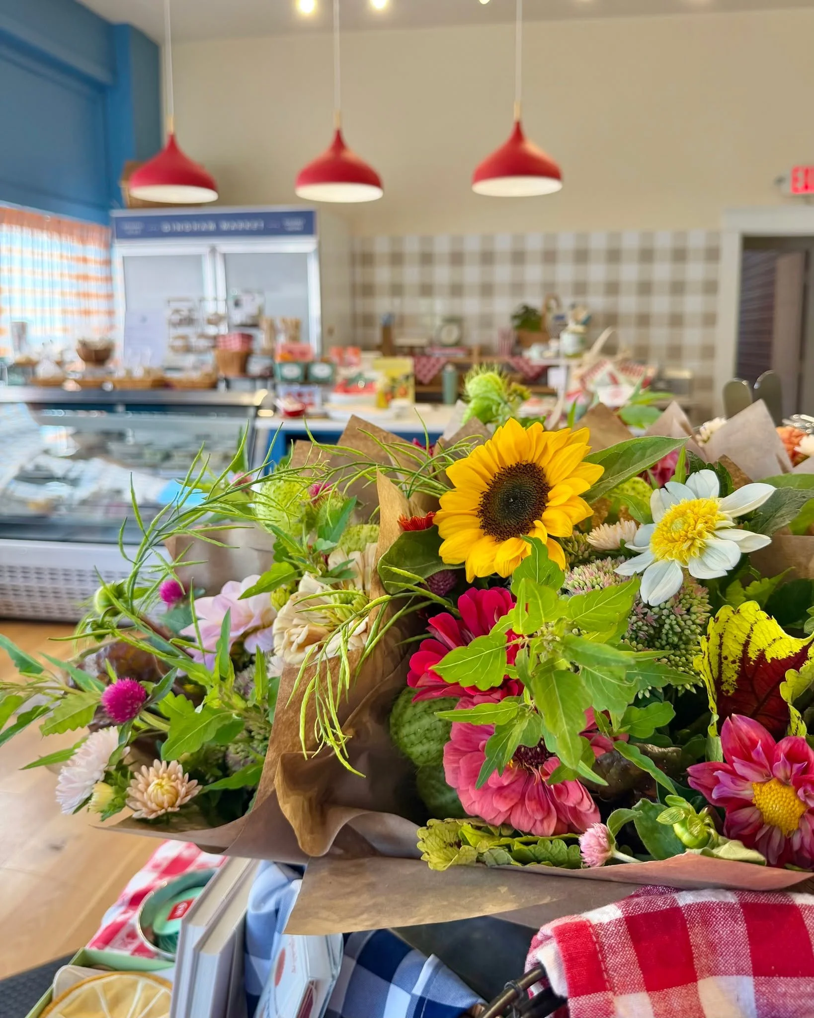 WEDNESDAY! 💙 Another Summer day at GINGHAM filled with fresh blooms, locally grown tomatoes, and a GRAB &amp; GO that will make it hard to choose just one thing! 

Also on deck:
BBQ Grilled Chicken Club
Dill Tuna Salad

We can't wait to see you in t