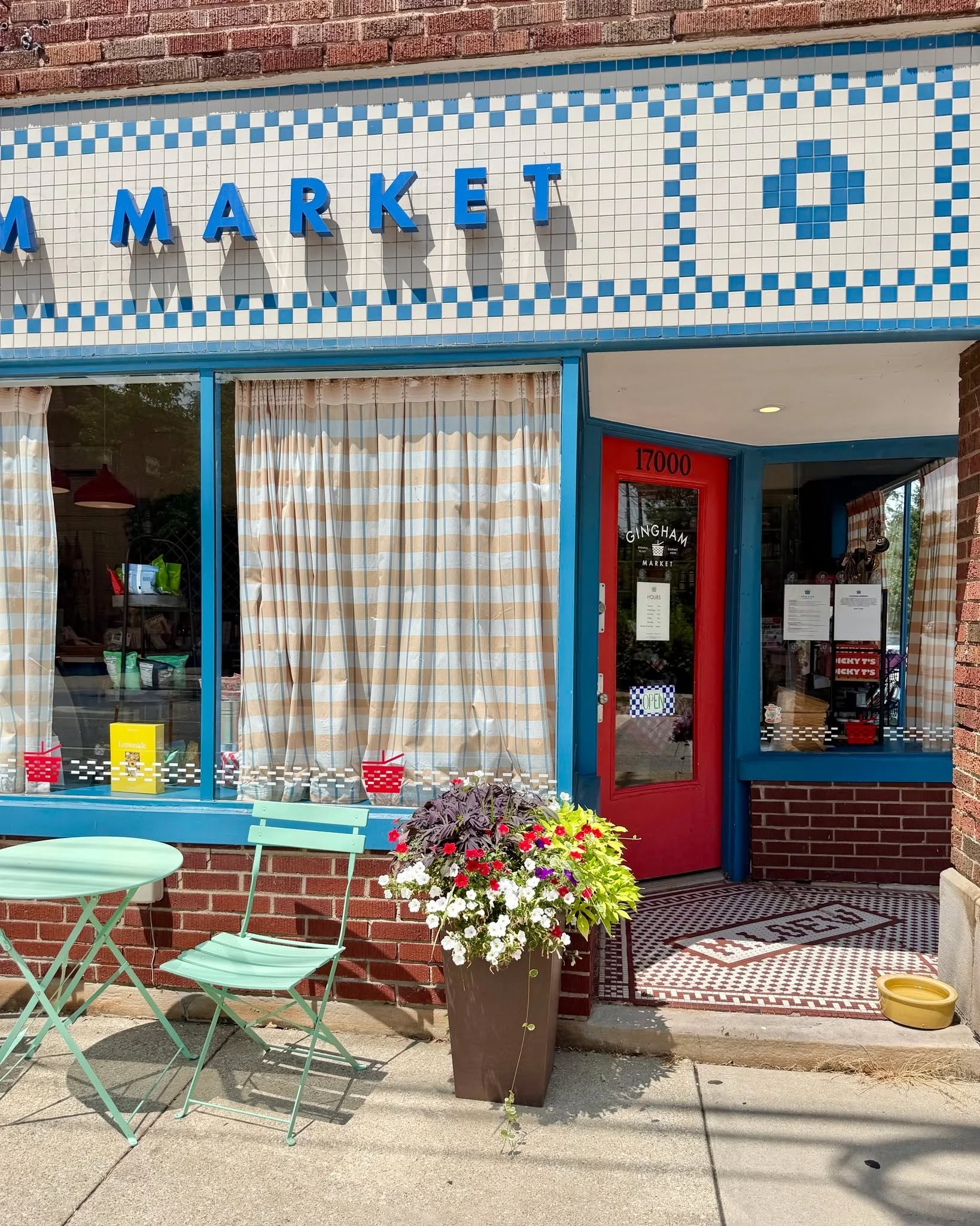 Make it a Saturday morning filled with good things! ☀💙🥐 Breakfast Croissants are on this morning; quick breads are stocked, and our sandwich lineup is a good one! 

Don't forget to stock up on your MARKET favorites - we will be closed next week for