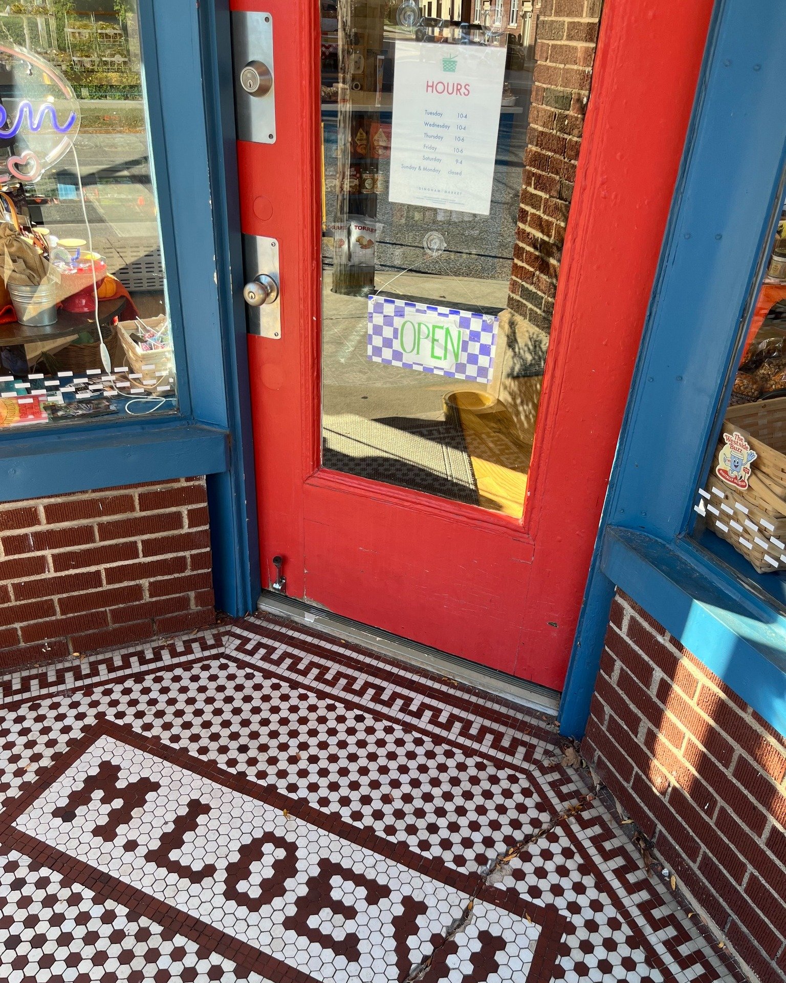 When you can practically taste the weekend&hellip; 😋💙

Thursday&rsquo;s GRAB &amp; GO is here to help you get there. Swing by for lunch, browse the shelves, and grab a few GINGHAM favorites to make the rest of the week a little more delicious. 

Al