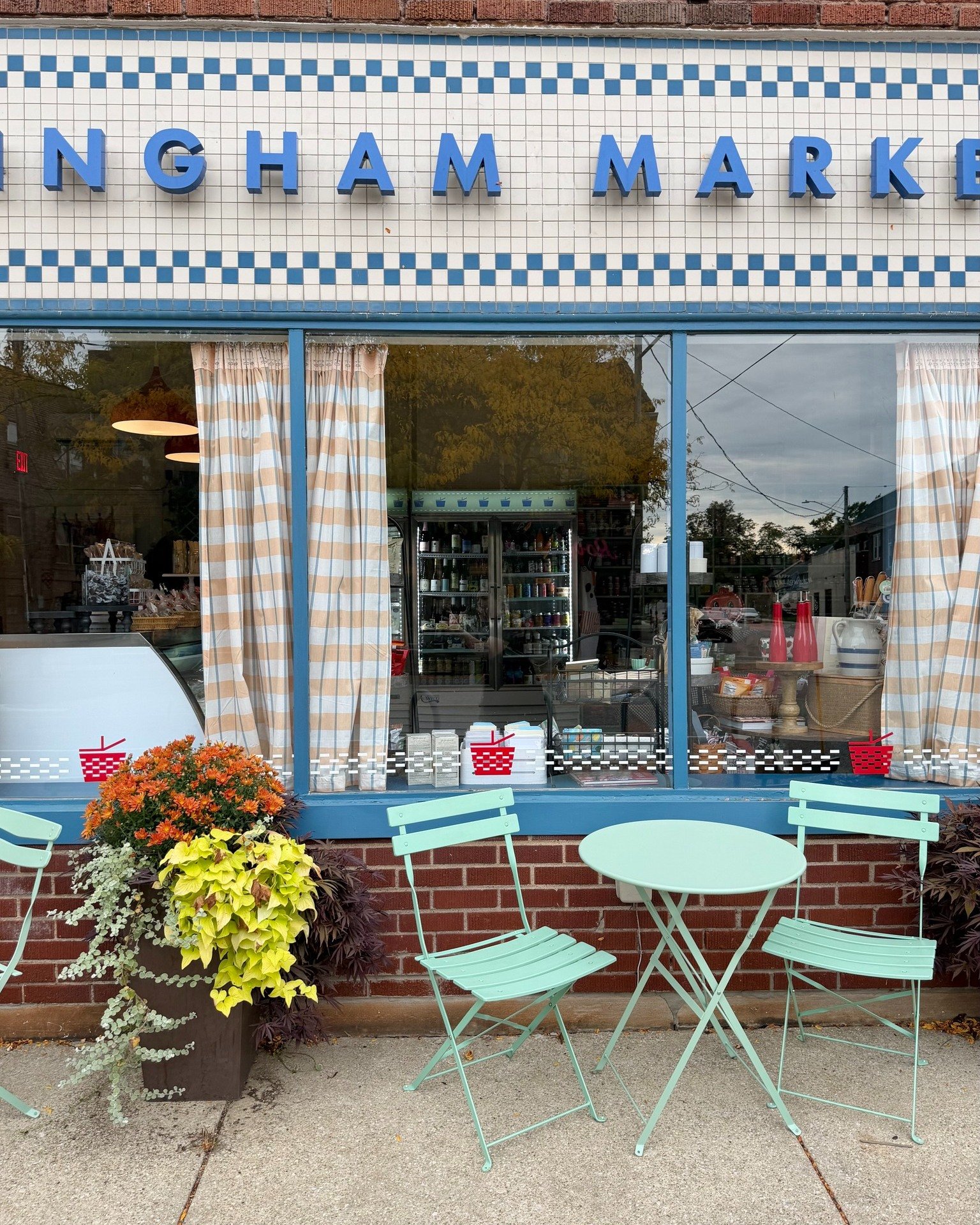 October is showing off a little. ☀️🍂💙

Beautiful weather, lunch outside, and new October menus dropping daily this week&mdash;there&rsquo;s plenty of reason to make a GINGHAM stop.

Grab lunch, enjoy the sunshine, and see what&rsquo;s new for Octob