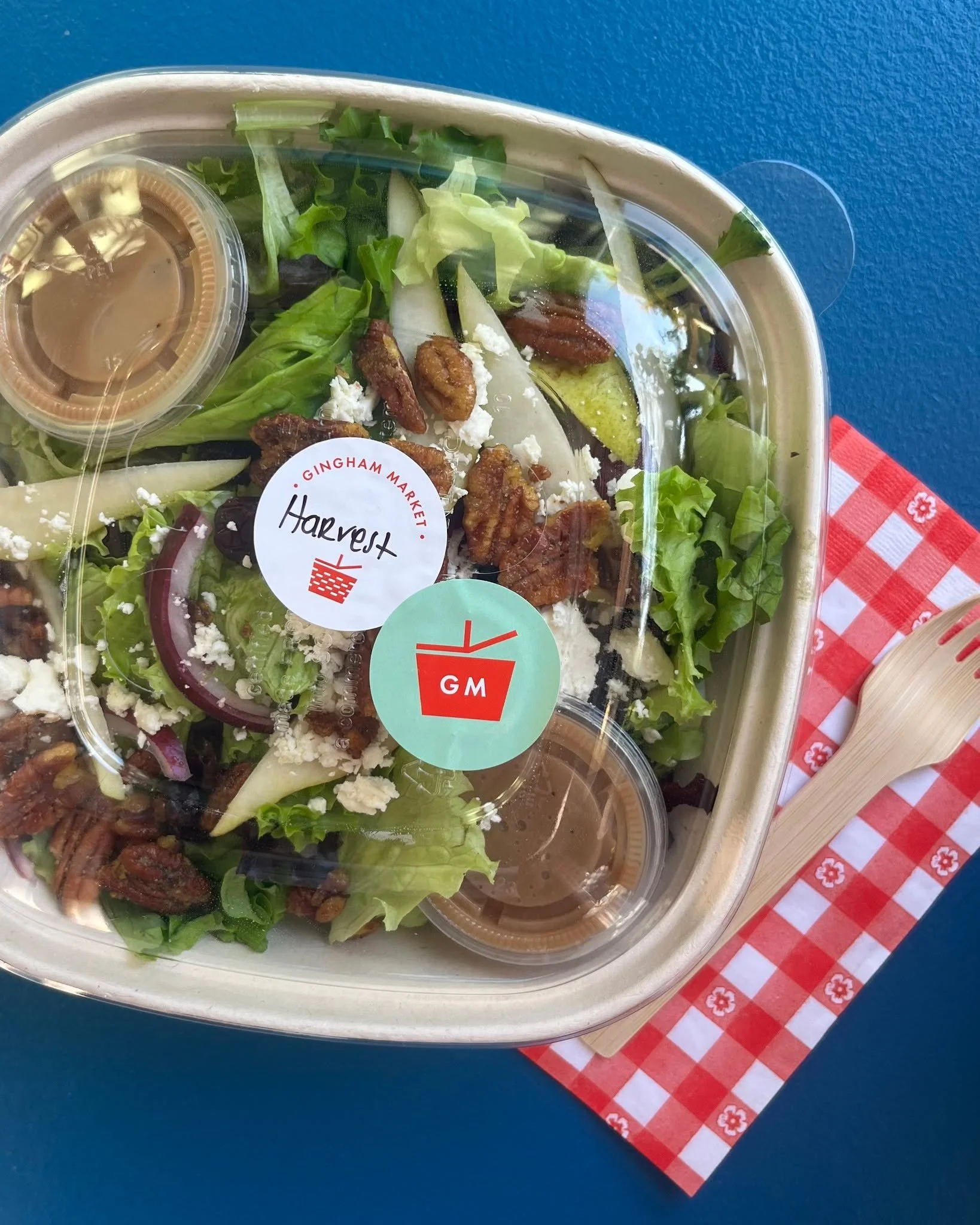 Tuesday calls for a reset! 🥗💙 Fresh salads, Corn Chowder simmering in the crock, and The Modest Hero making its way onto today's sandwich lineup. Explore today's GRAB &amp; GO menu and swing by the MARKET, we're open 10am to 4pm! 🧺