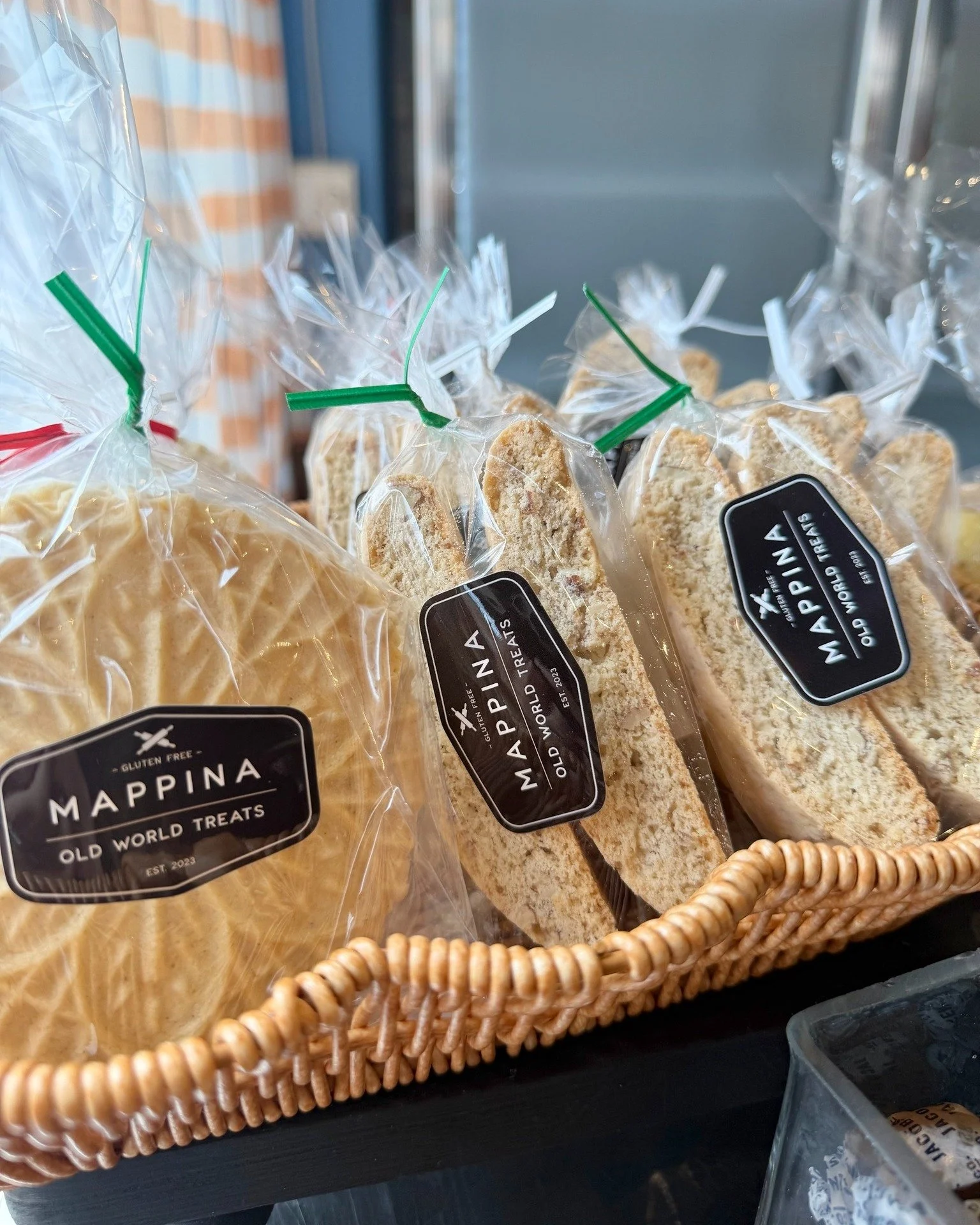 ICYMI: Your holiday baking plans are looking pretty sweet! 🍪🥂💙

Cookies, charcuterie + bubbles&hellip; now that's our kind of cooking class! We're kicking off the holiday season in the GINGHAM kitchen with Rachel from @mappinabakery, making gluten