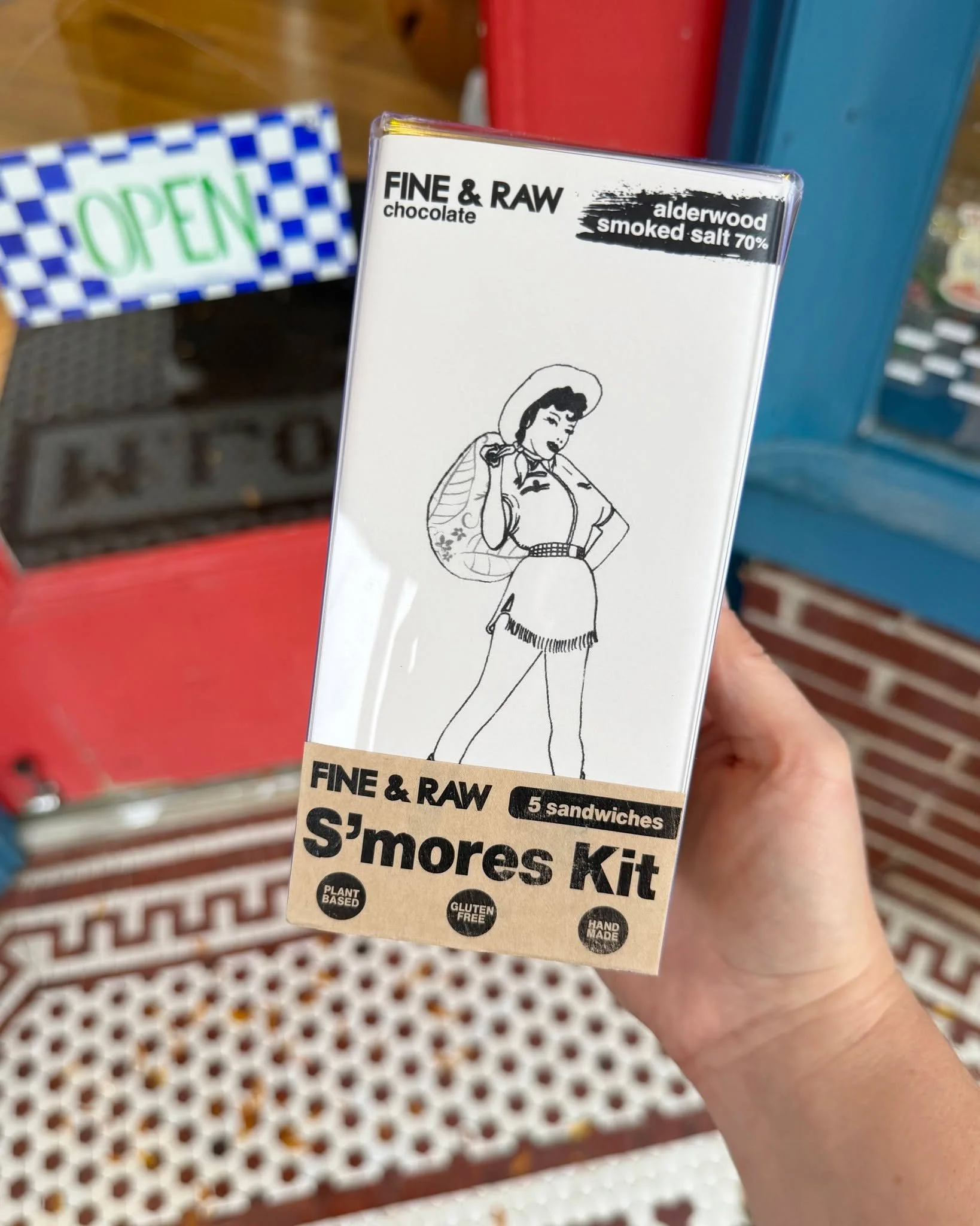 Fall nights are made for s'mores! 🍫🔥🍂 A crackling fire, a cozy blanket, and something sweet to share. @fineandraw's gourmet S'mores Kit is just what your next fall evening needs. And maybe a little something to sip, too? 🍷 Our reds are freshly re