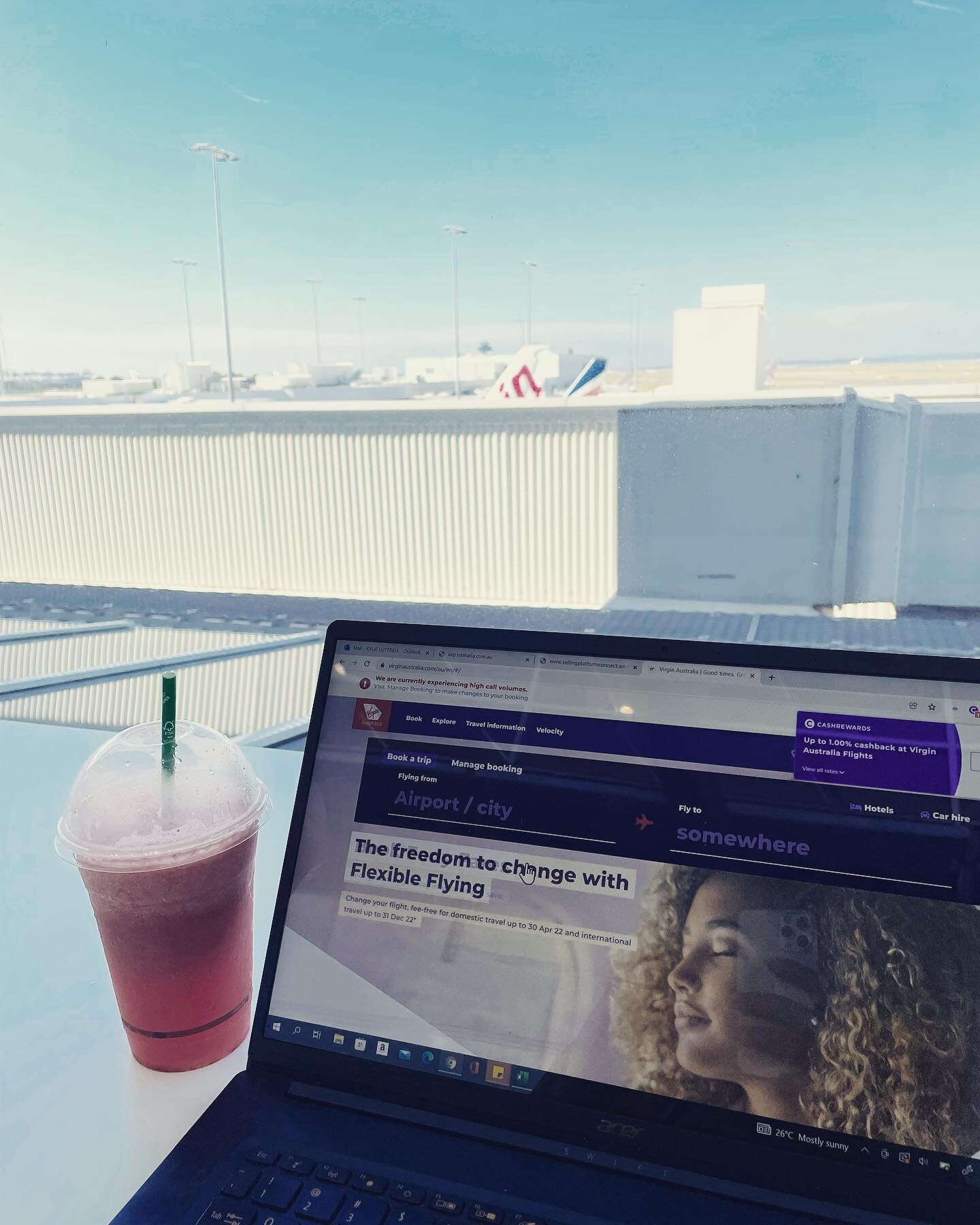 Todays office!
Flying from Sydney, so nice to be travelling again 🙌🏼
Busy day today, school holidays has finished and everyone wants to travel, exciting times!!!
Thank you Virgin for your hospitality, as always ❤️ ✈️ 
@virginaustralia