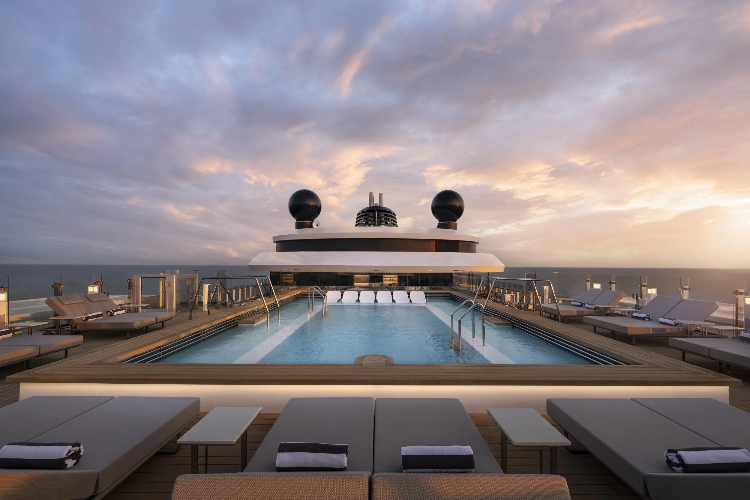IL_2024_Deck 10 Pool_001 (2).jpg