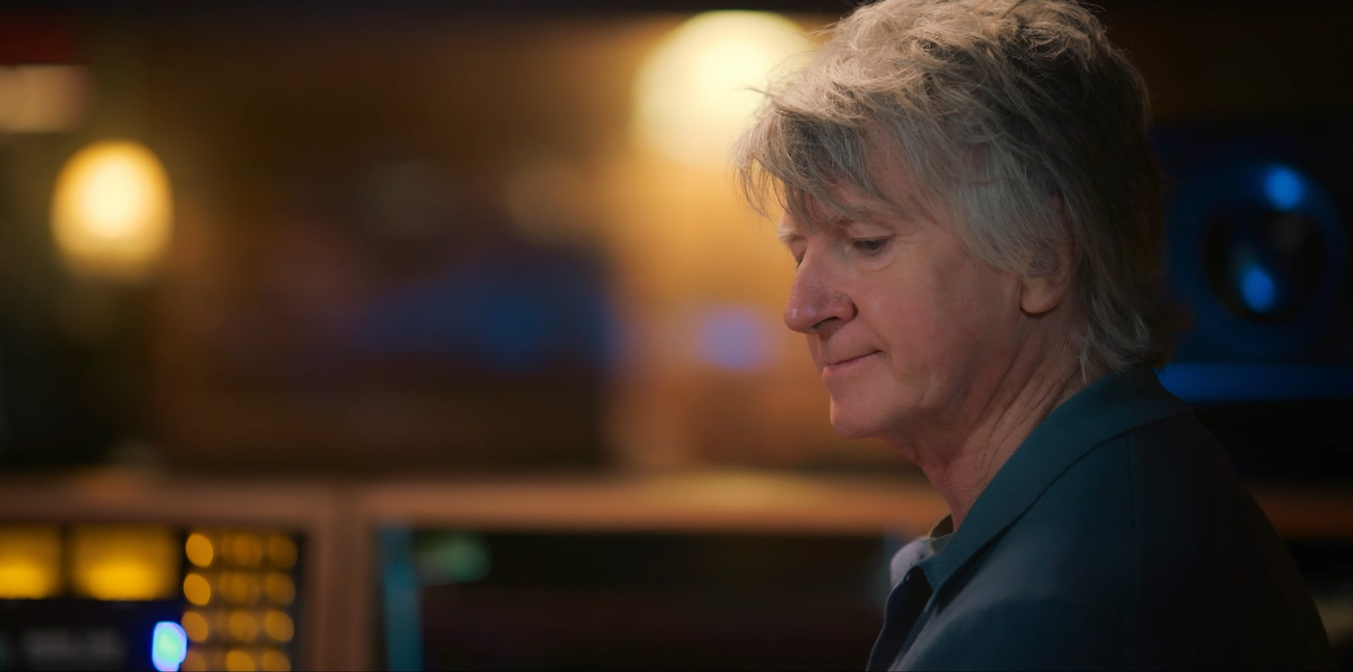 Take 5 With Zan Rowe S03 E004 - Neil Finn.mp4.00_18_51_16.Still017.png