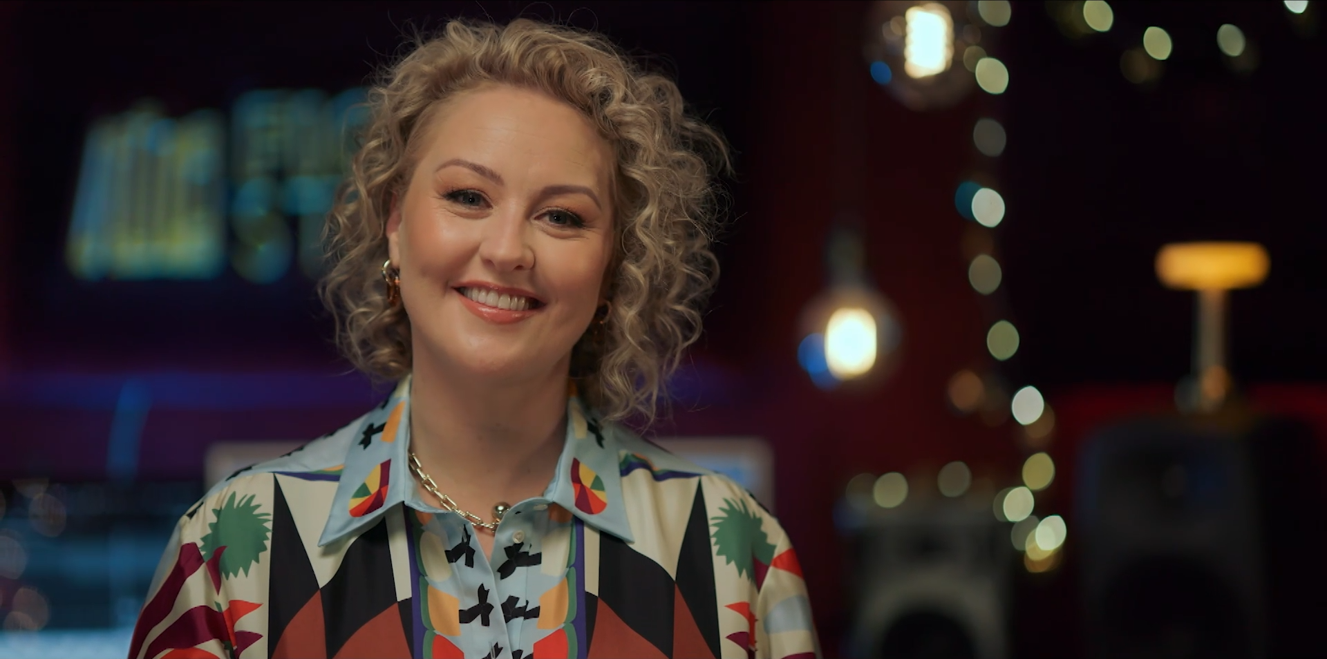 Take 5 With Zan Rowe S03 E002 - Bill Bailey.mp4.00_00_28_15.Still002.png