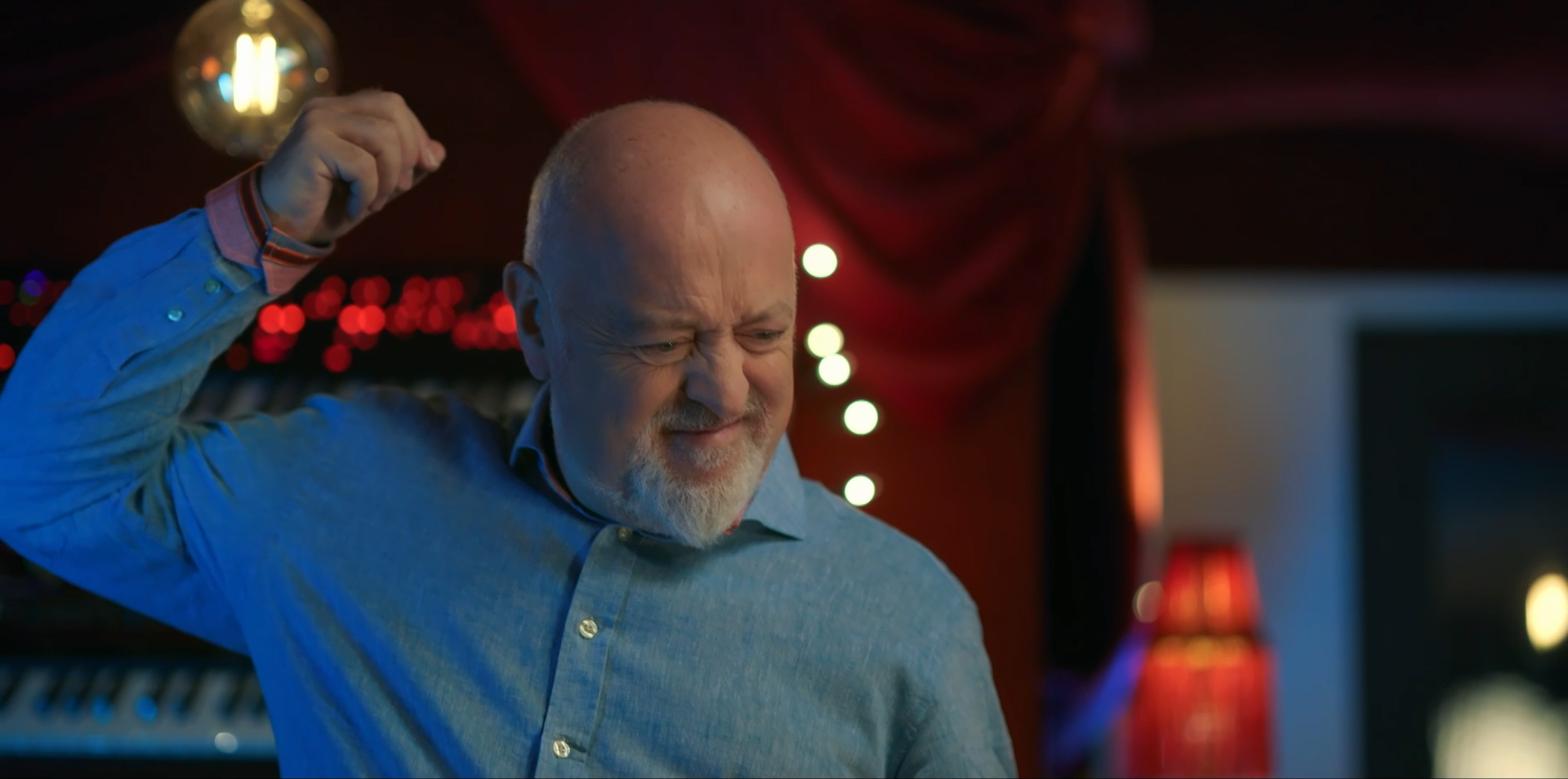 Take 5 With Zan Rowe S03 E002 - Bill Bailey.mp4.00_05_06_05.Still025.png