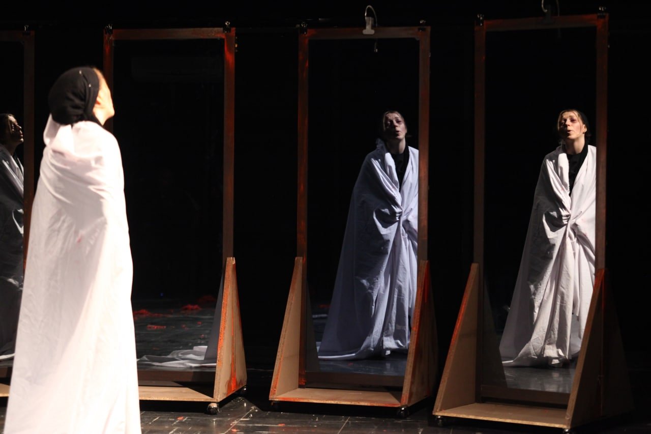 Stain theater play - ghazl Naimi