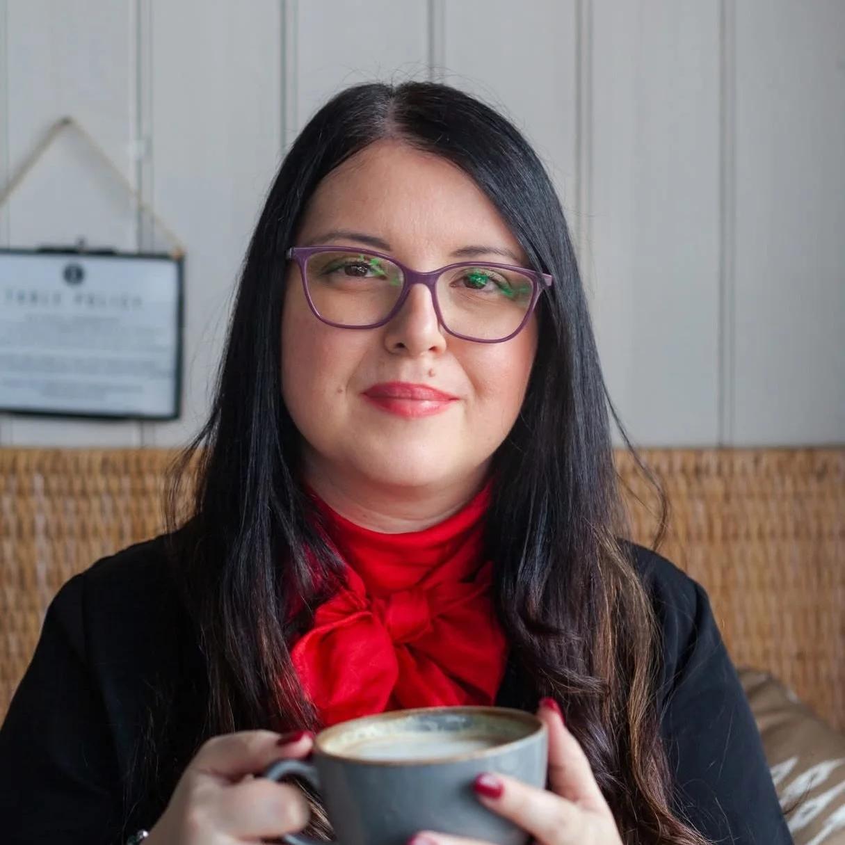 📣 Bună, sunt Daniela!

Pentru eliberarea sau re&icirc;nnoirea pașaportului cu reședința &icirc;n străinătate prin Consulat, poți dovedi dreptul de ședere fără traducere, folosind un singur document (emis &icirc;n ultimele 6 luni), precum:

✔️ Pașapo