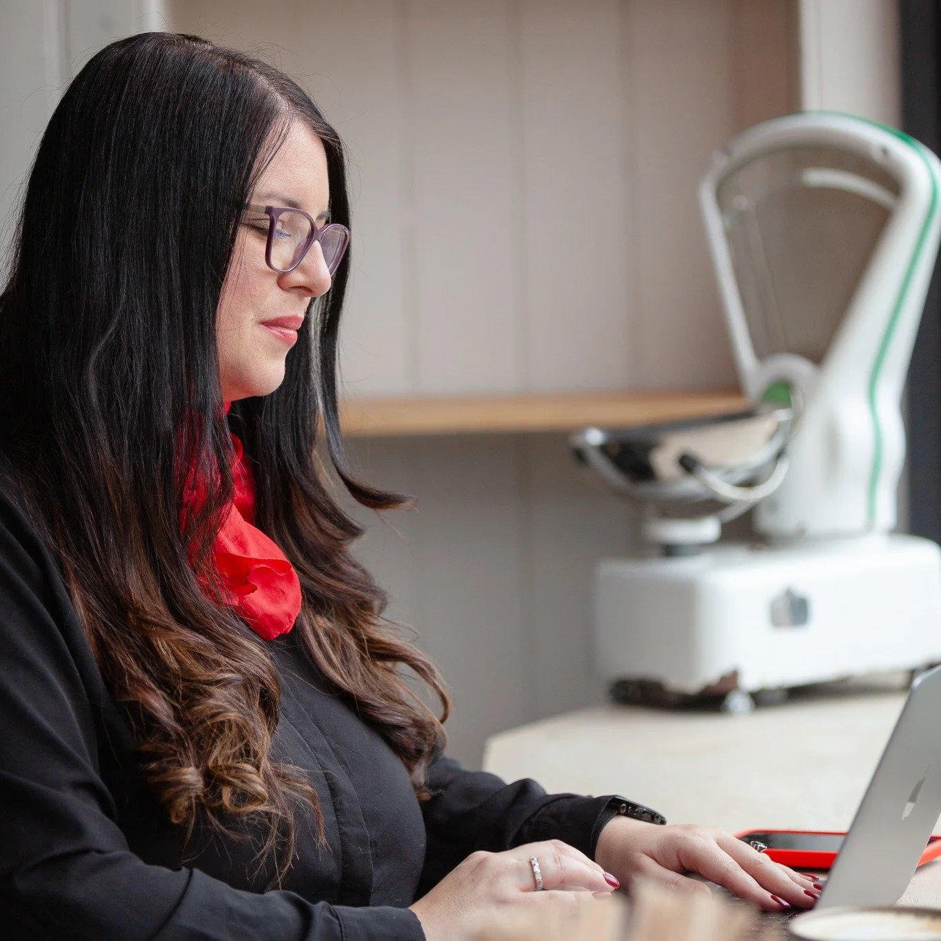 🚨 What do digital marketing trends for 2026 mean for translators?

After exploring insights on digital marketing, one thing stands out:
👉 The rise of AI doesn&rsquo;t replace translators &mdash; it redefines our value.

Here&rsquo;s how these shift