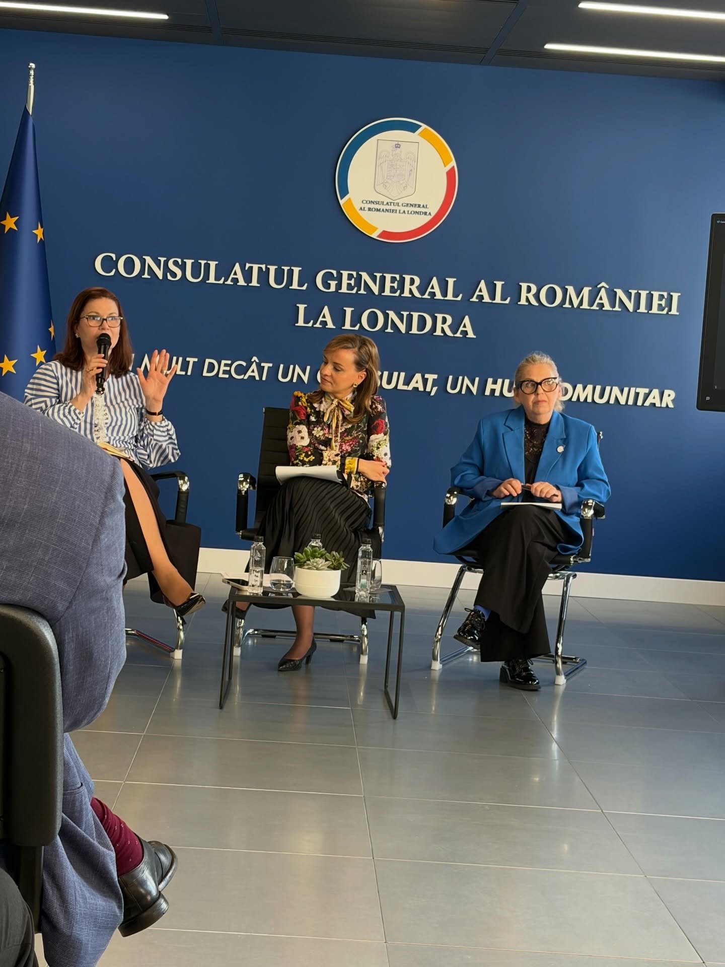 Vineri, 17 aprilie, am participat la un eveniment al Consulatului Rom&acirc;niei la Londra alături de profesioniști din domeniul juridic 🤝

M-am bucurat să revăd colaboratori și să cunosc oameni noi.

🔎 Pe scurt: &icirc;n UK, avocații sunt speciali