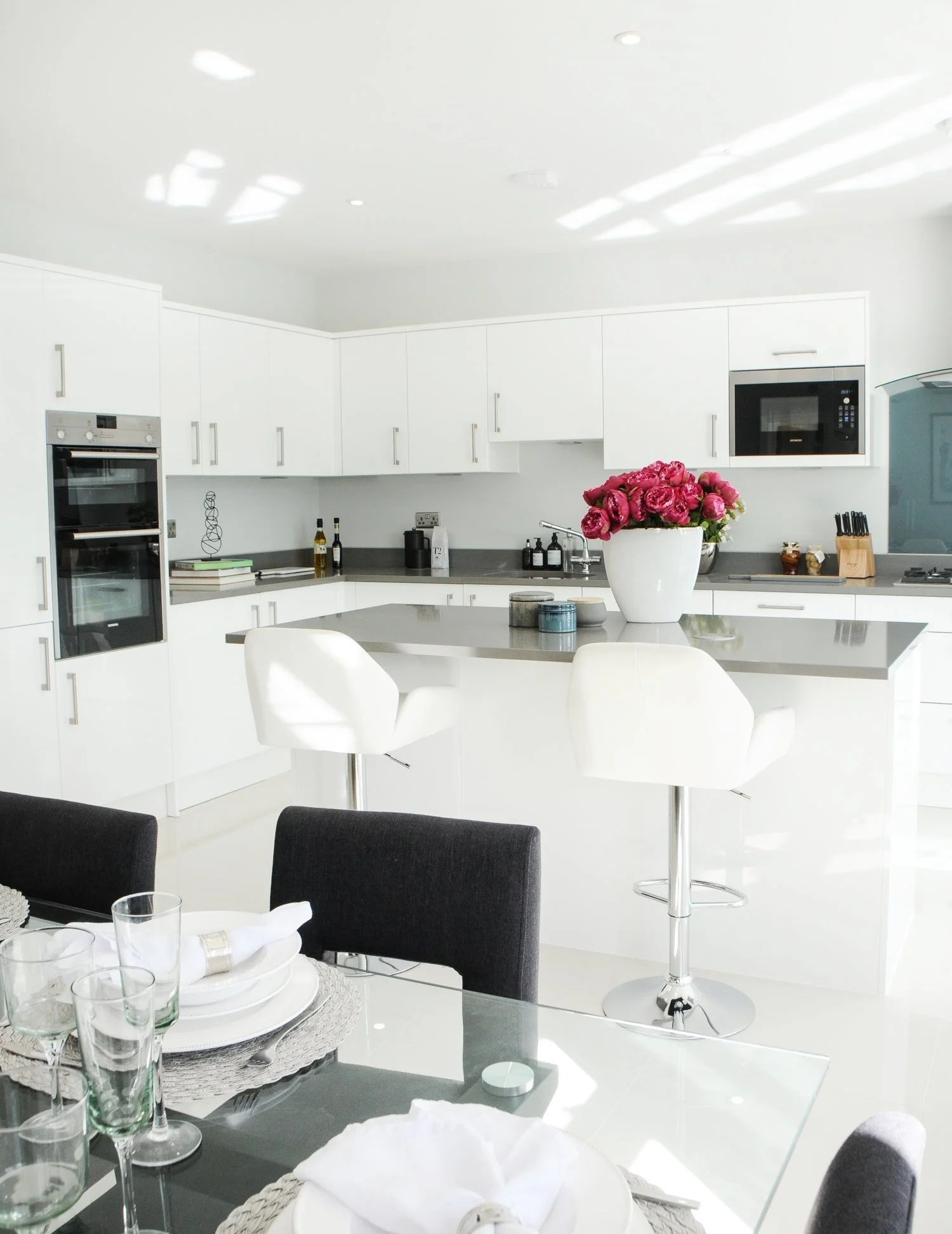 Mimosa-Close-Epsom-02-Kitchen.jpg