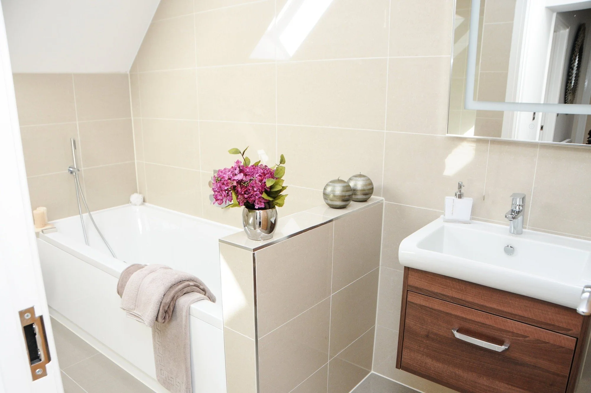 Mimosa-Close-Epsom-06-Bathroom.jpg
