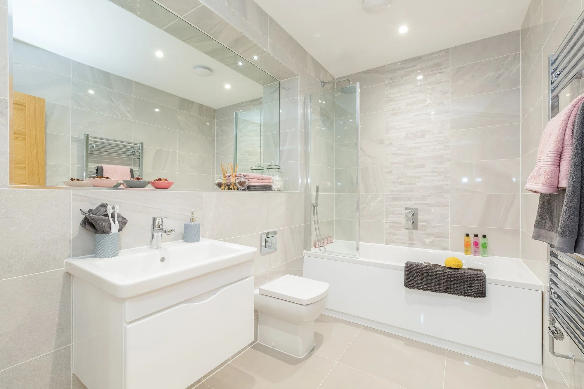 Smock-Mill-Place-Rottingdean-06-Family-Bathroom.jpg