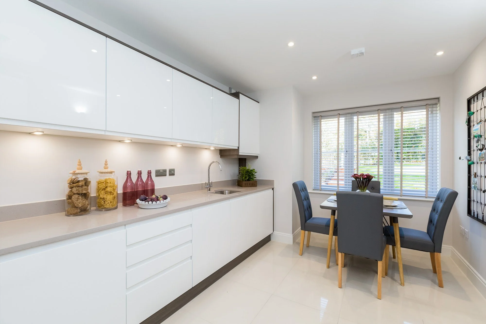 Smock-Mill-Place-Rottingdean-01-Kitchen-Dining.jpg