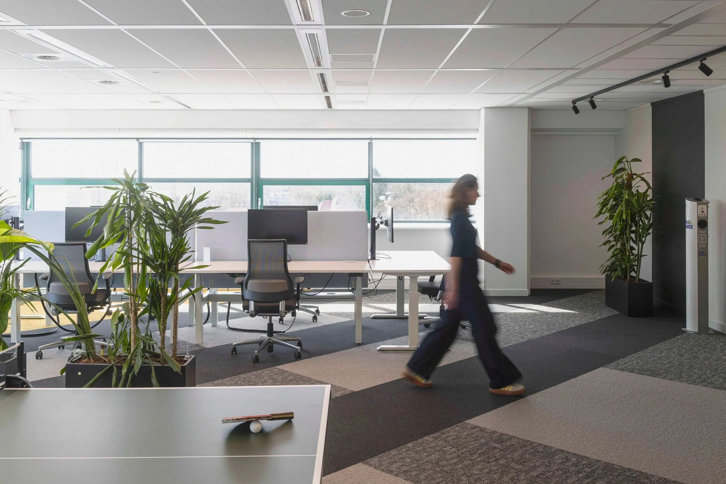 Voltooid duurzaam en circulair kantoorinterieur