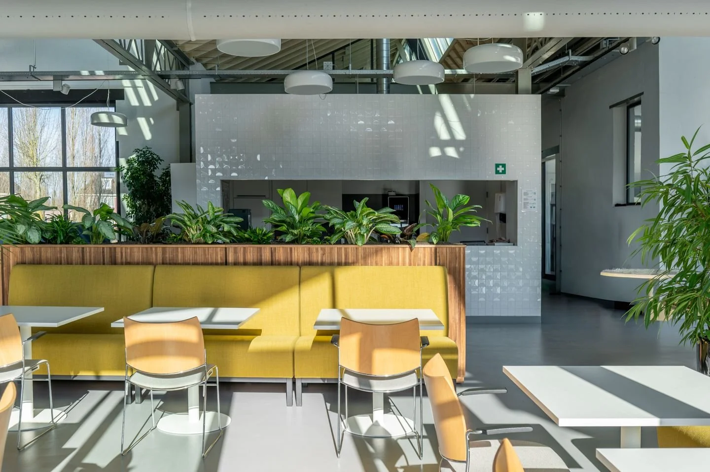 Refurbished meubilair in circulair ingerichte lunchruimte